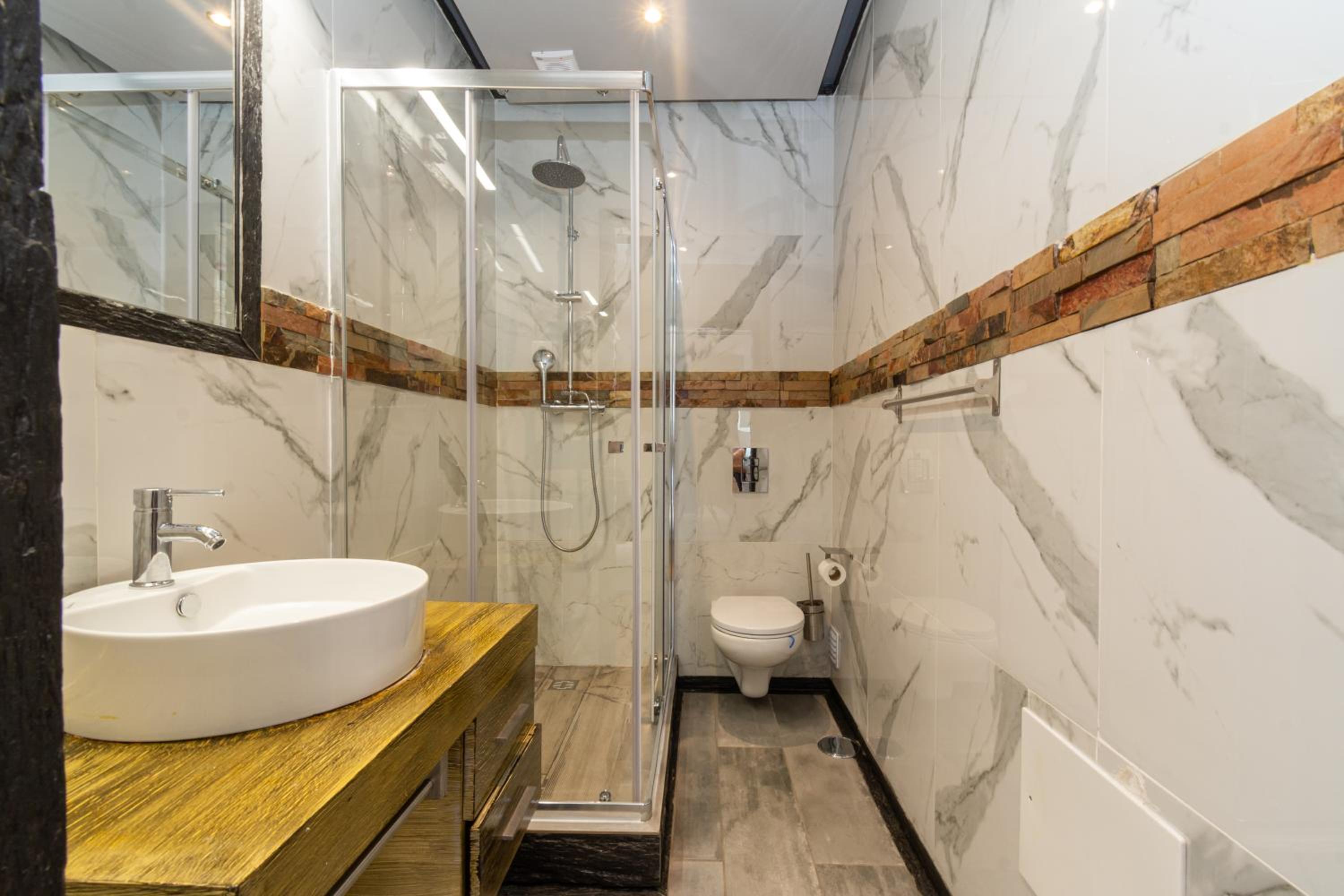 Deluxe Suite - Photo 10