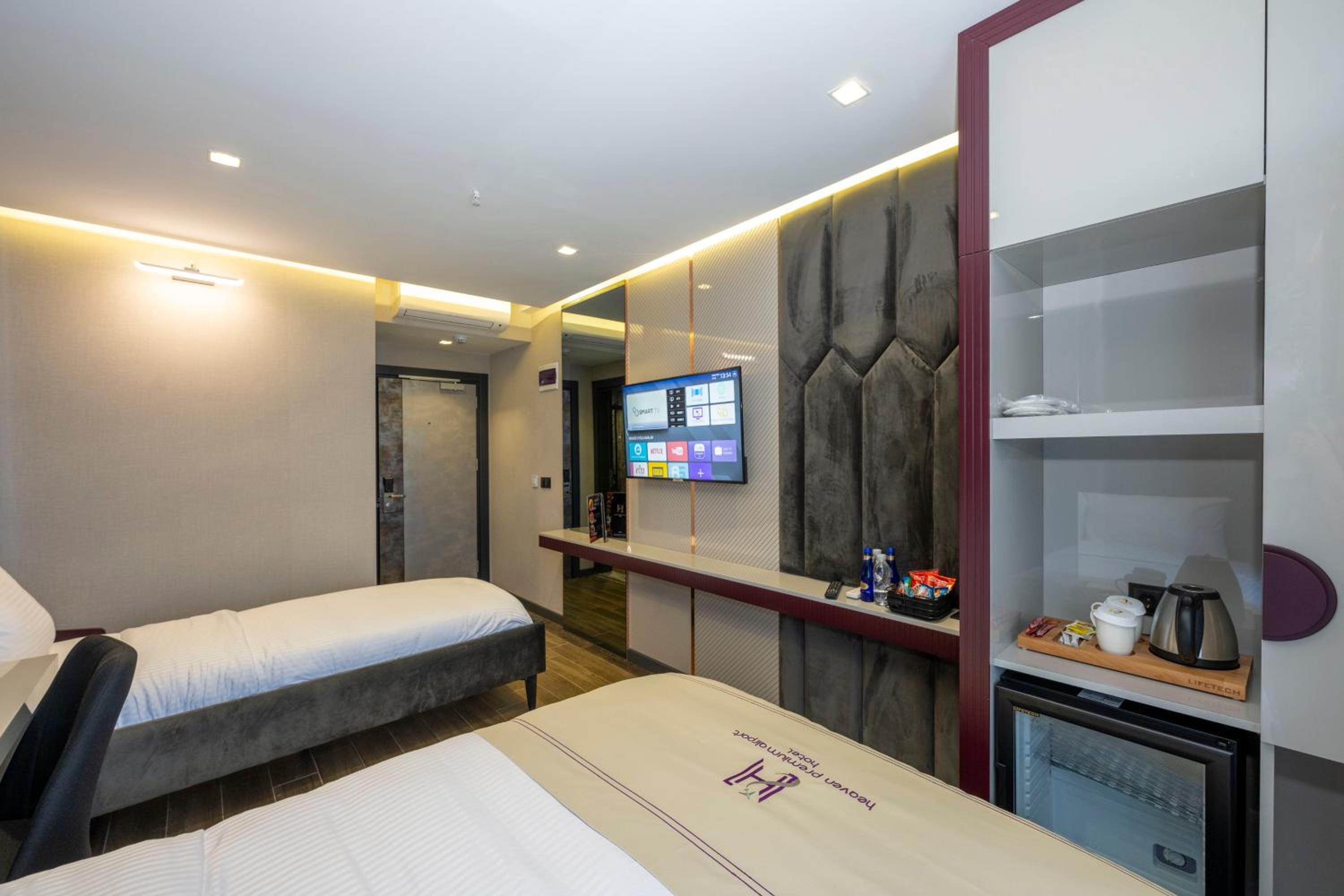 Deluxe Double or Twin Room - Photo 9