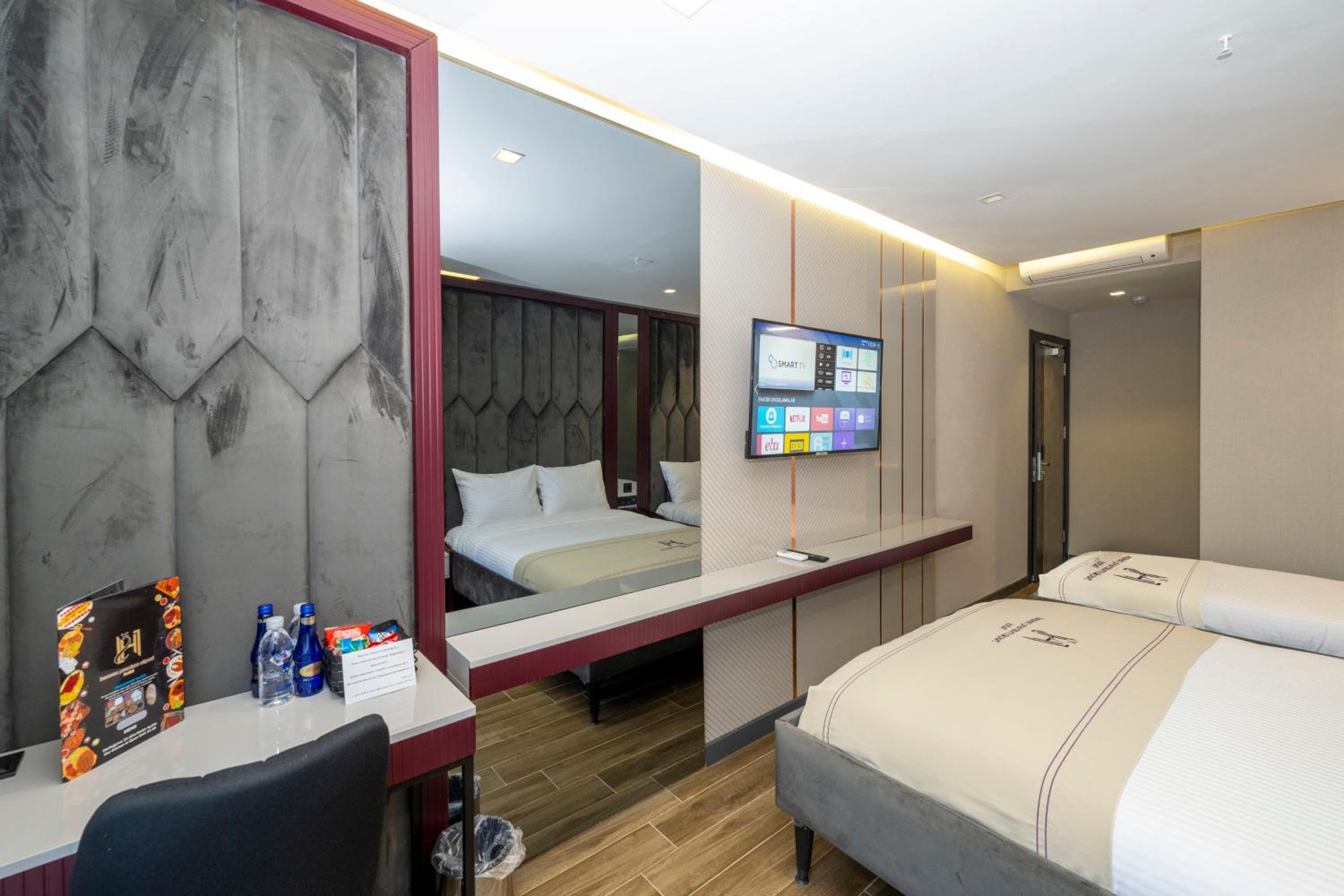 Deluxe Double or Twin Room - Photo 5
