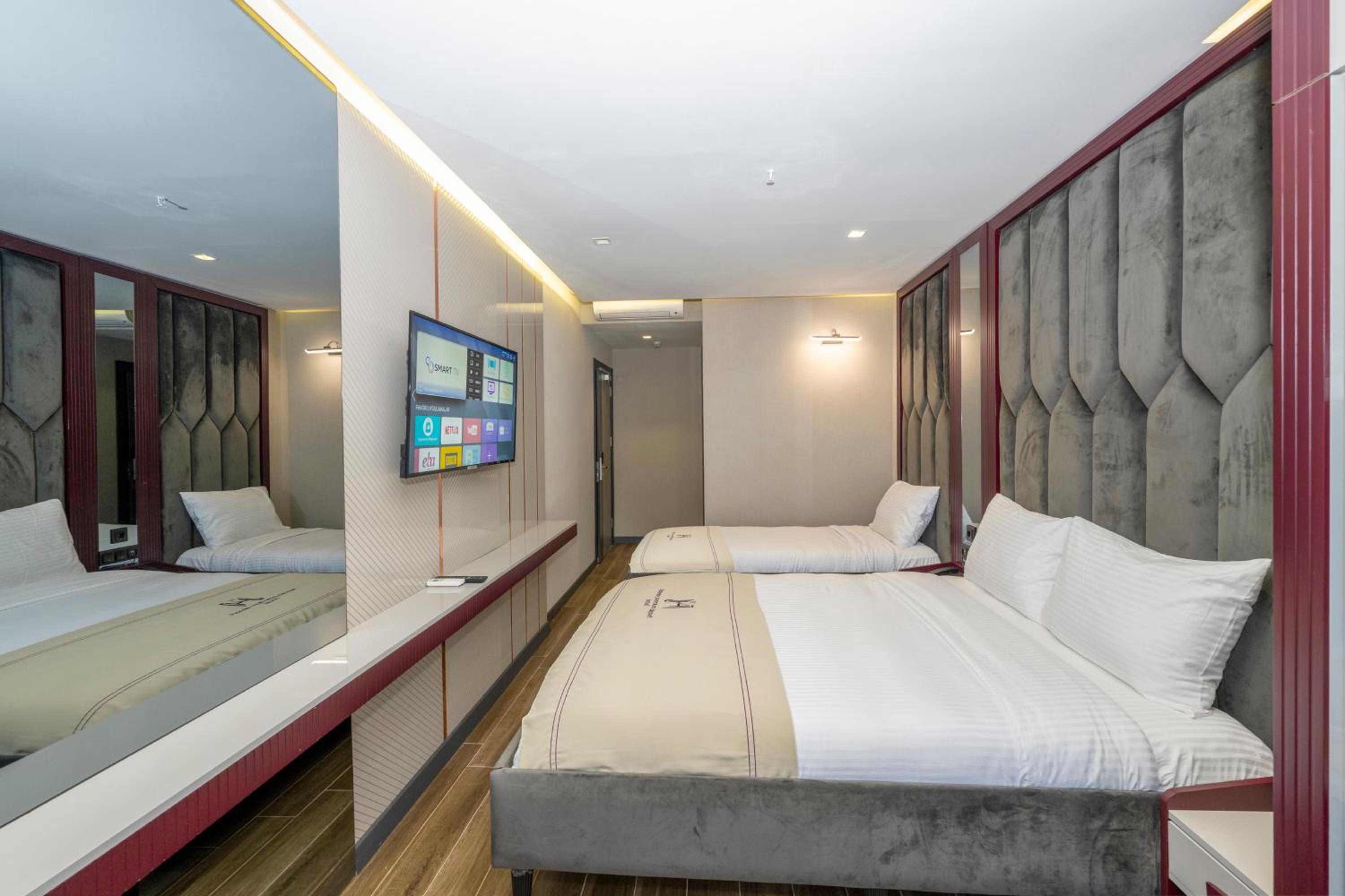 Deluxe Family Room - Photo 18