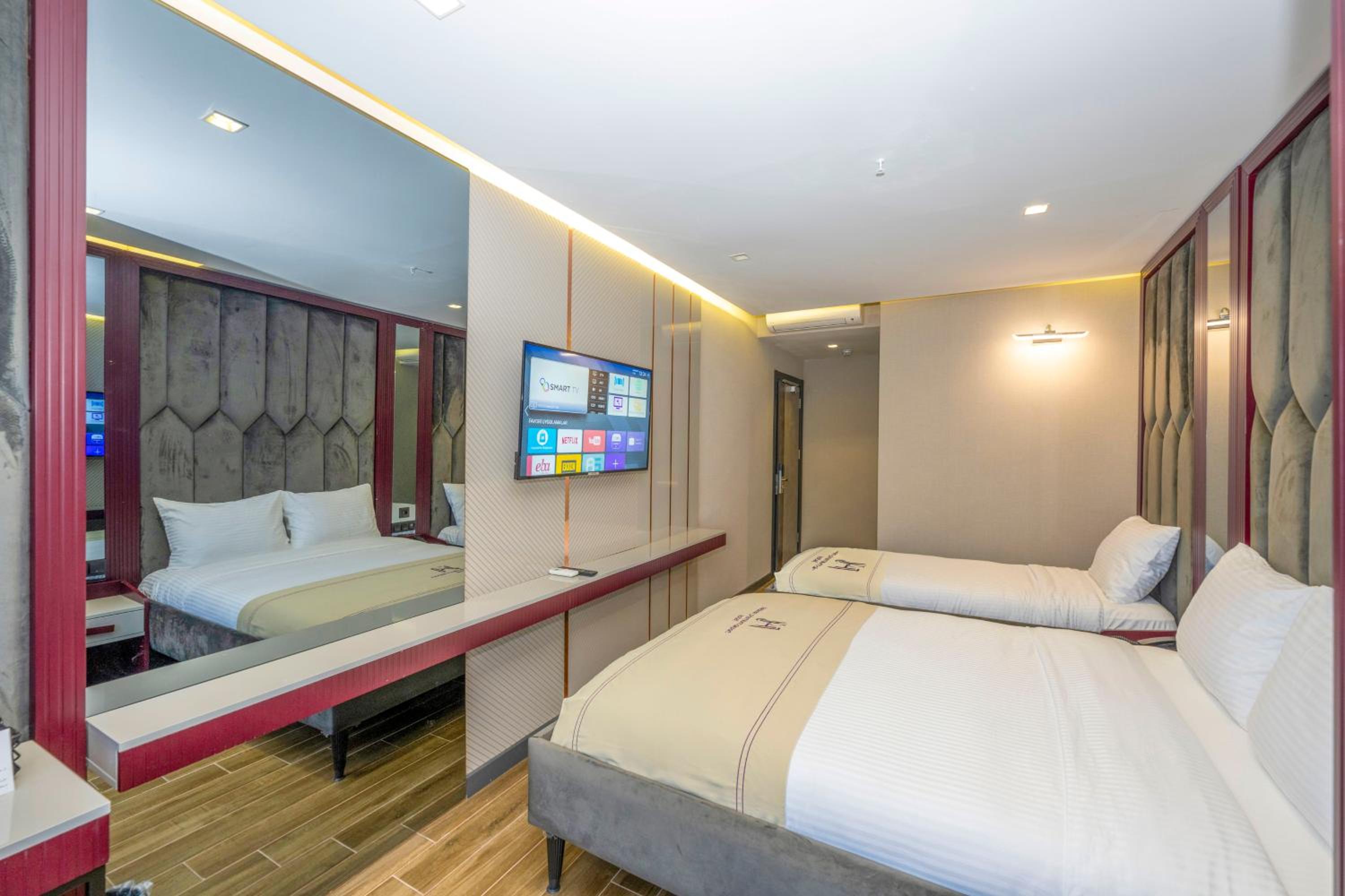 Deluxe Double or Twin Room - Photo 12