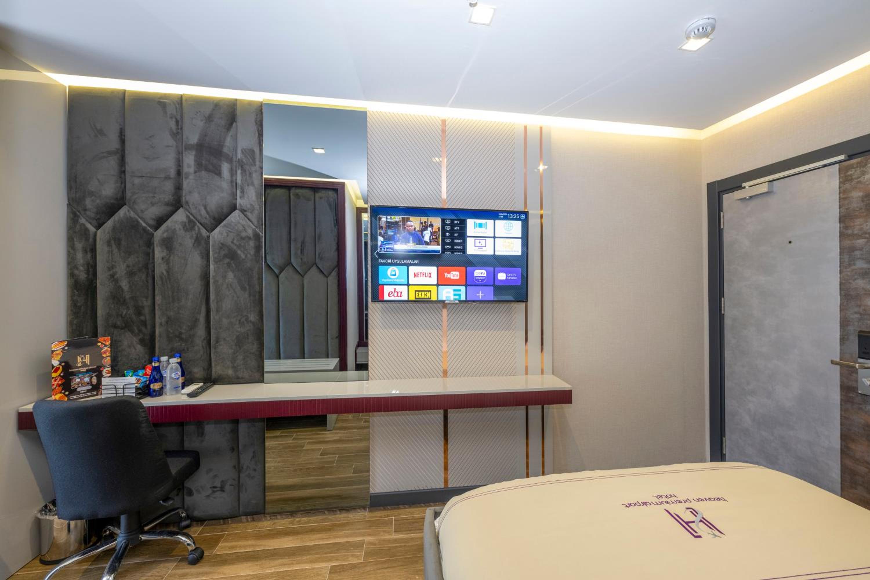 Deluxe Double or Twin Room - Photo 23