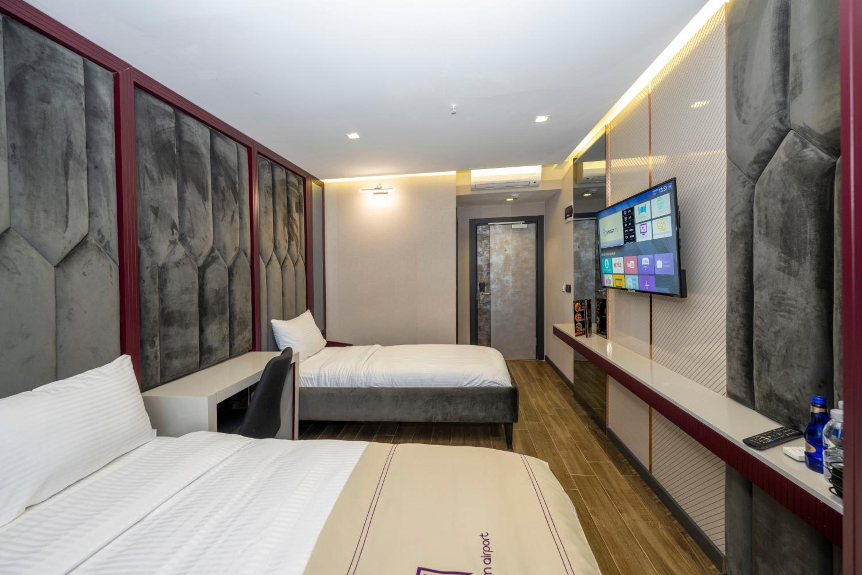 Deluxe Double or Twin Room - Photo 11