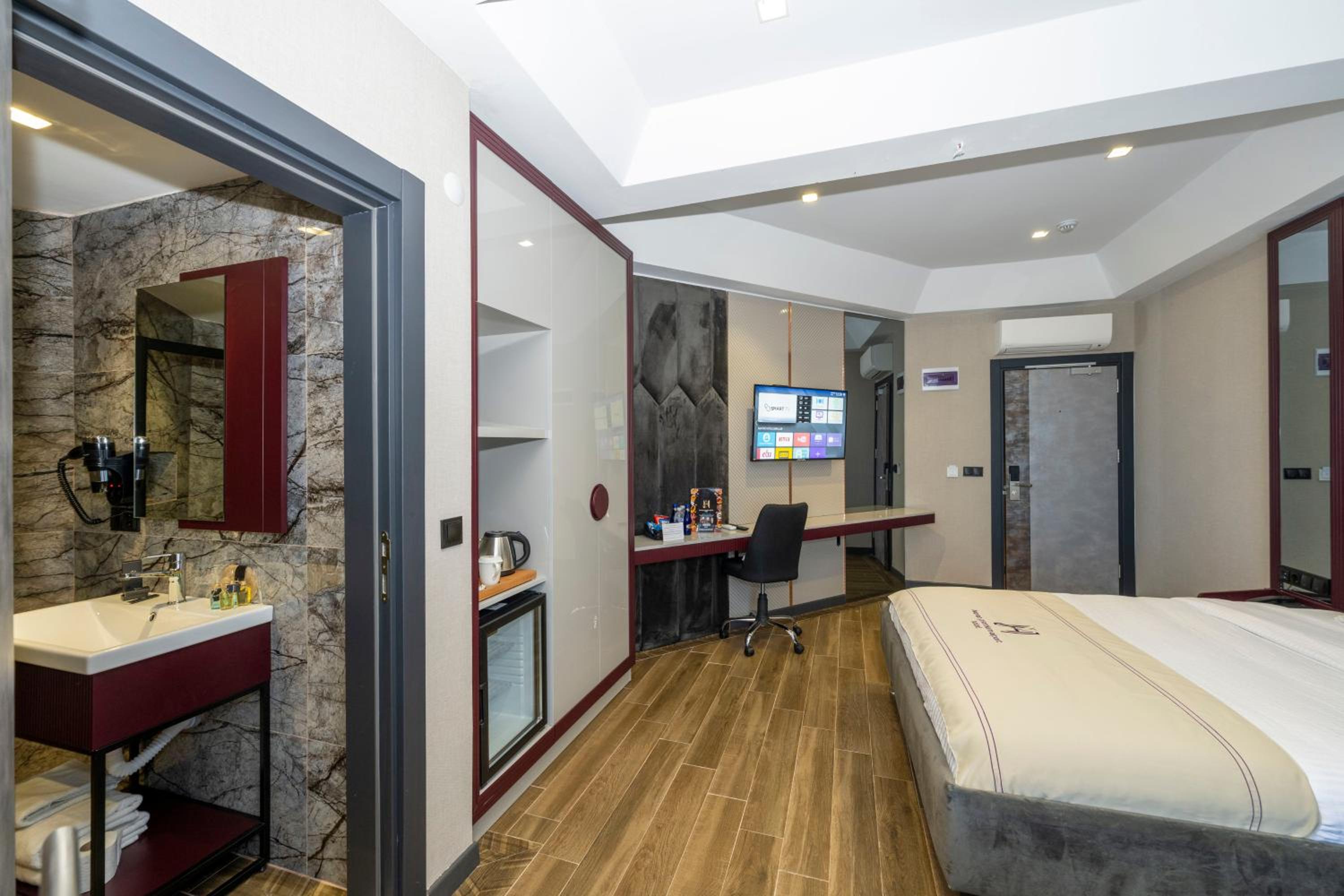 Deluxe Double or Twin Room - Photo 14
