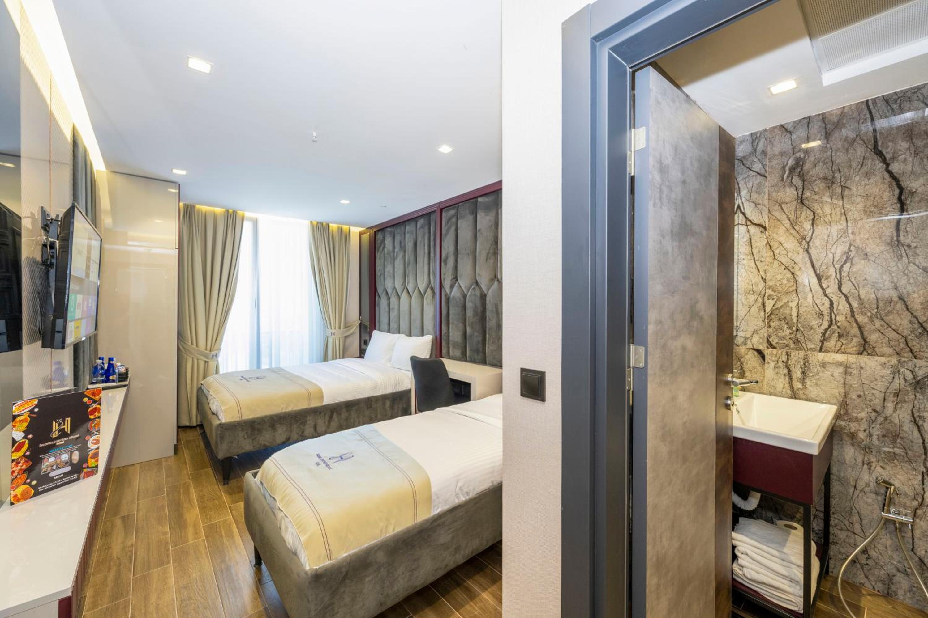 Deluxe Double or Twin Room - Photo 24