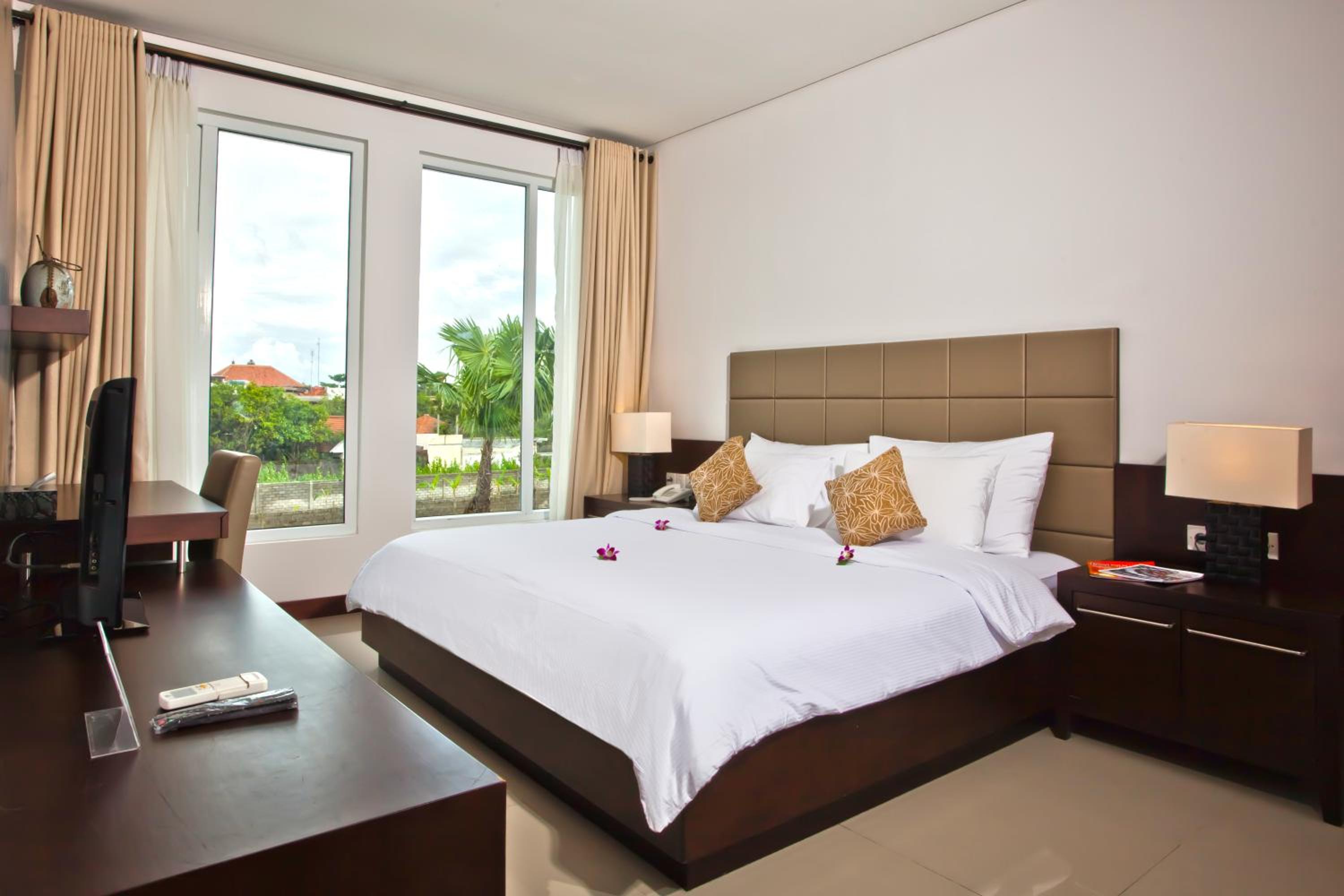 Royal Three-Bedroom Villa with Private Pool - Photo 4