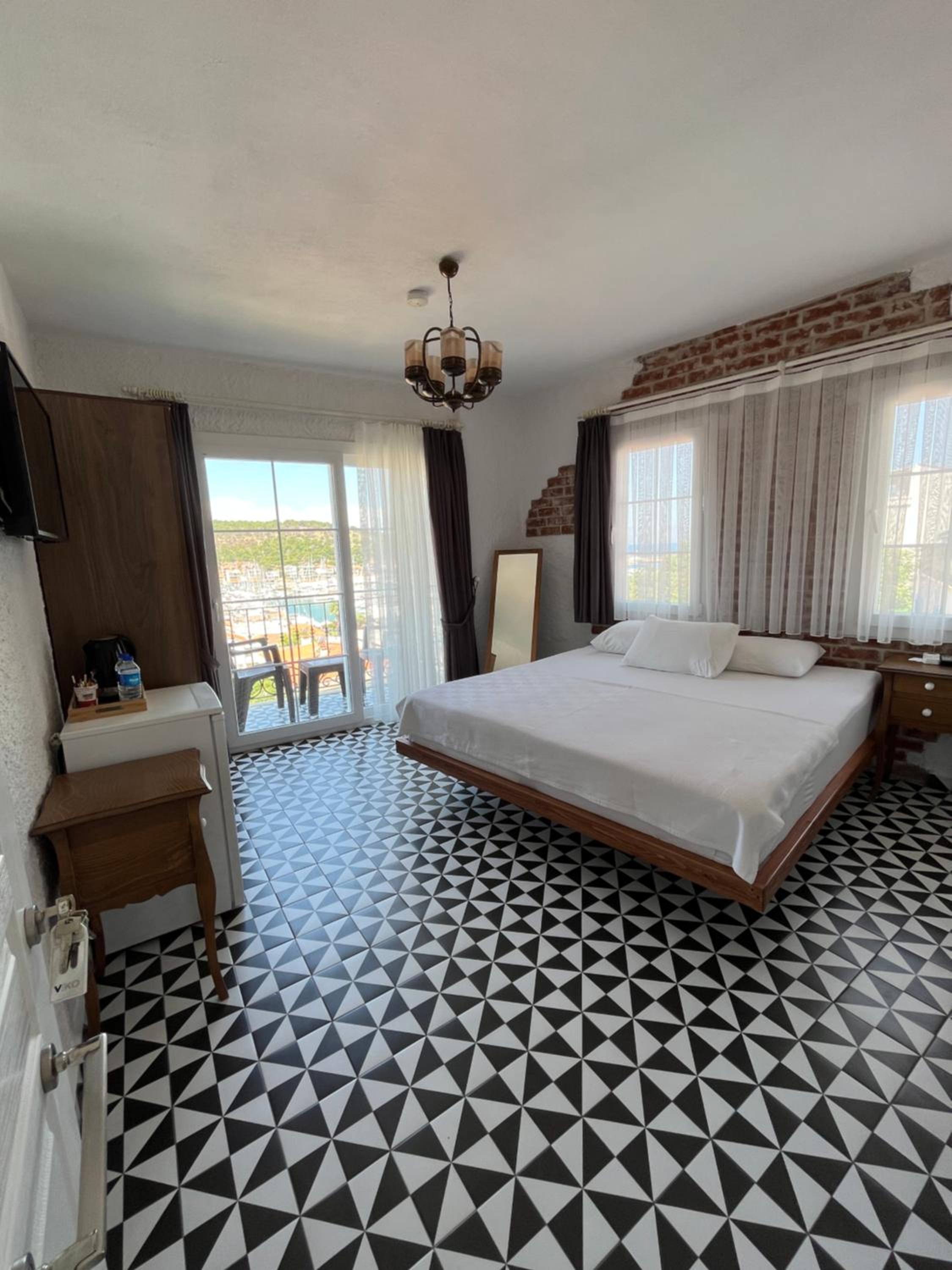 Deluxe Double Room with Balcony and Sea View - Photo 1