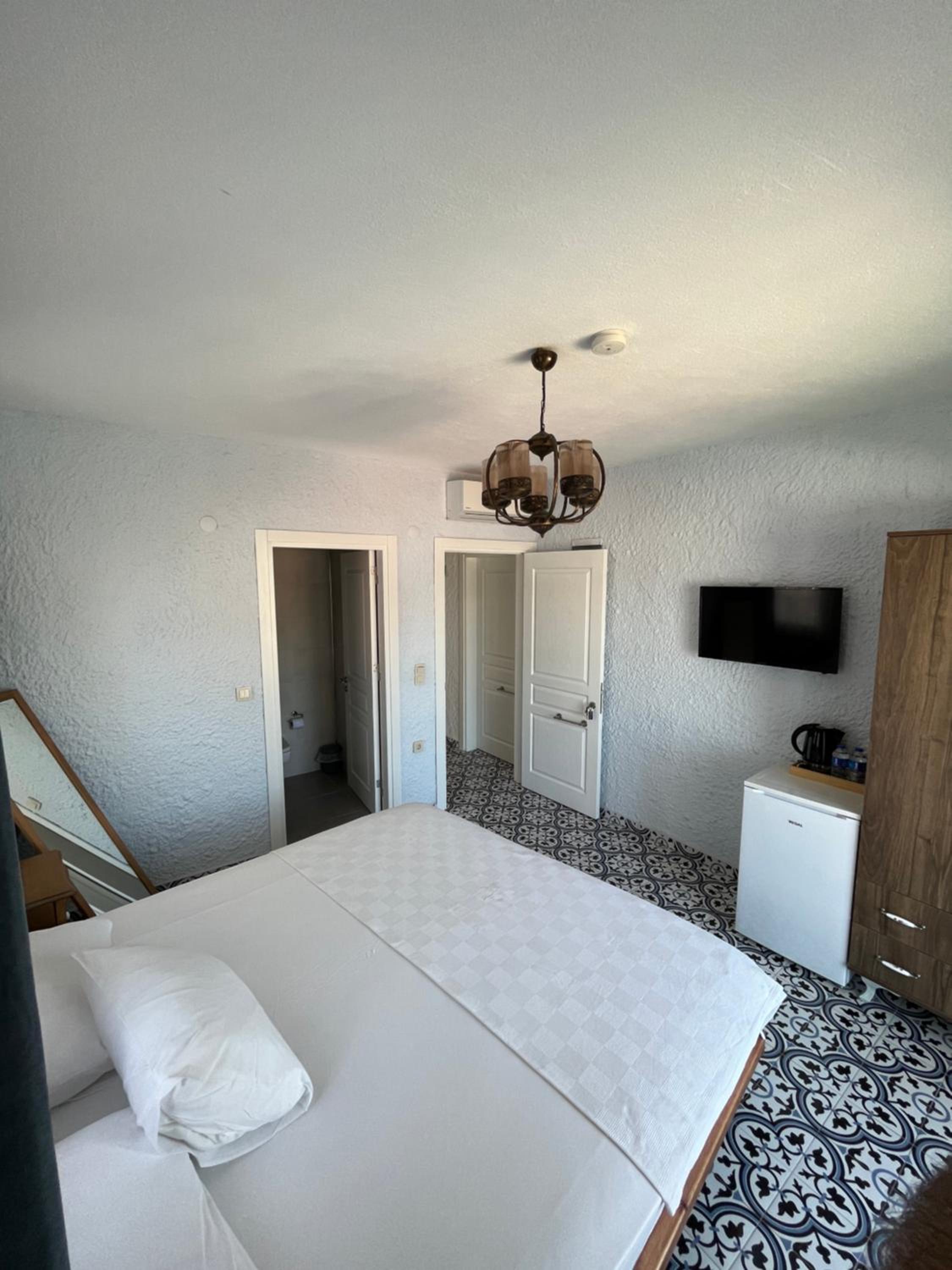 Deluxe Double Room with Balcony and Sea View - Photo 7