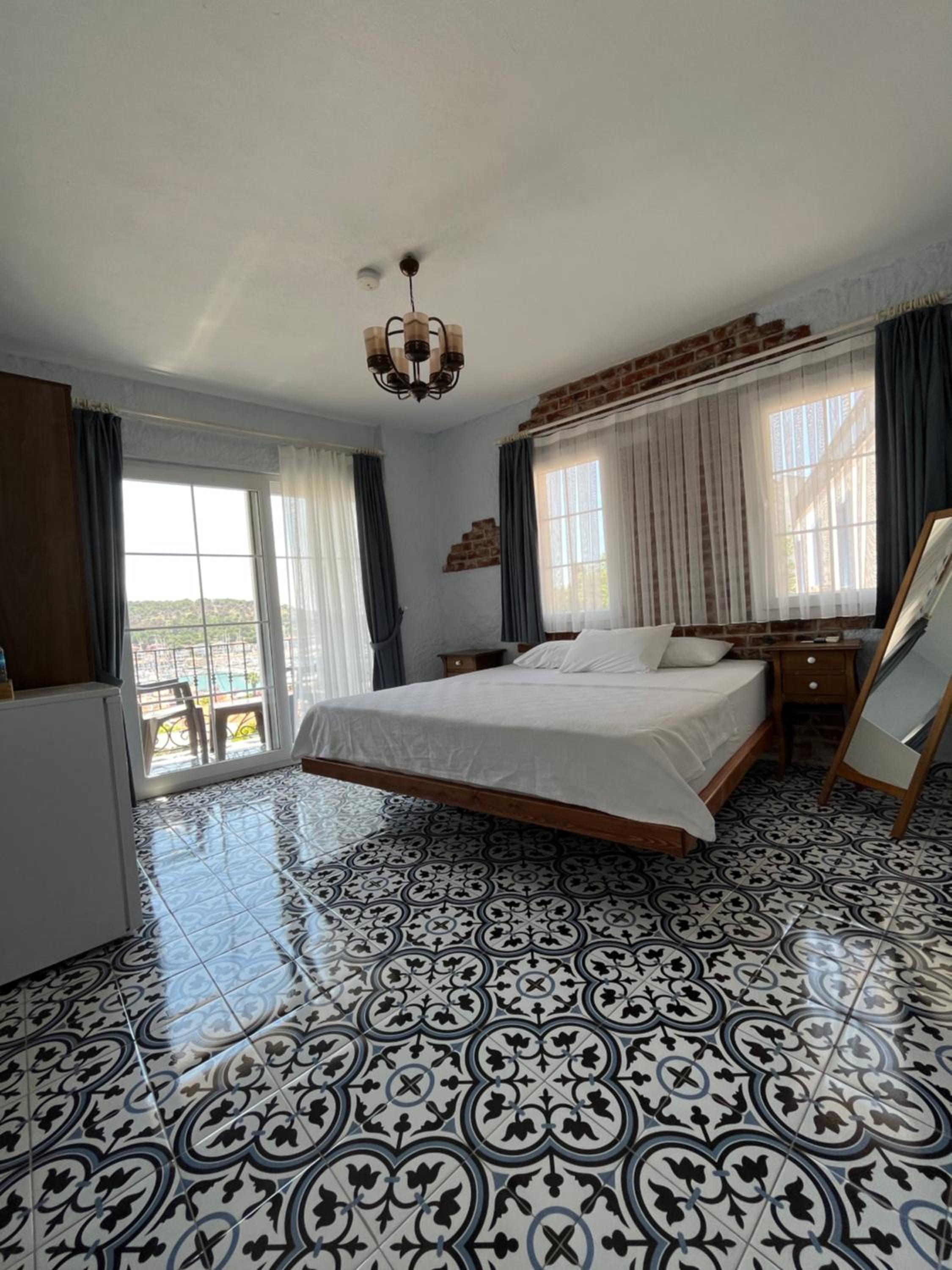 Deluxe Double Room with Balcony and Sea View - Photo 5