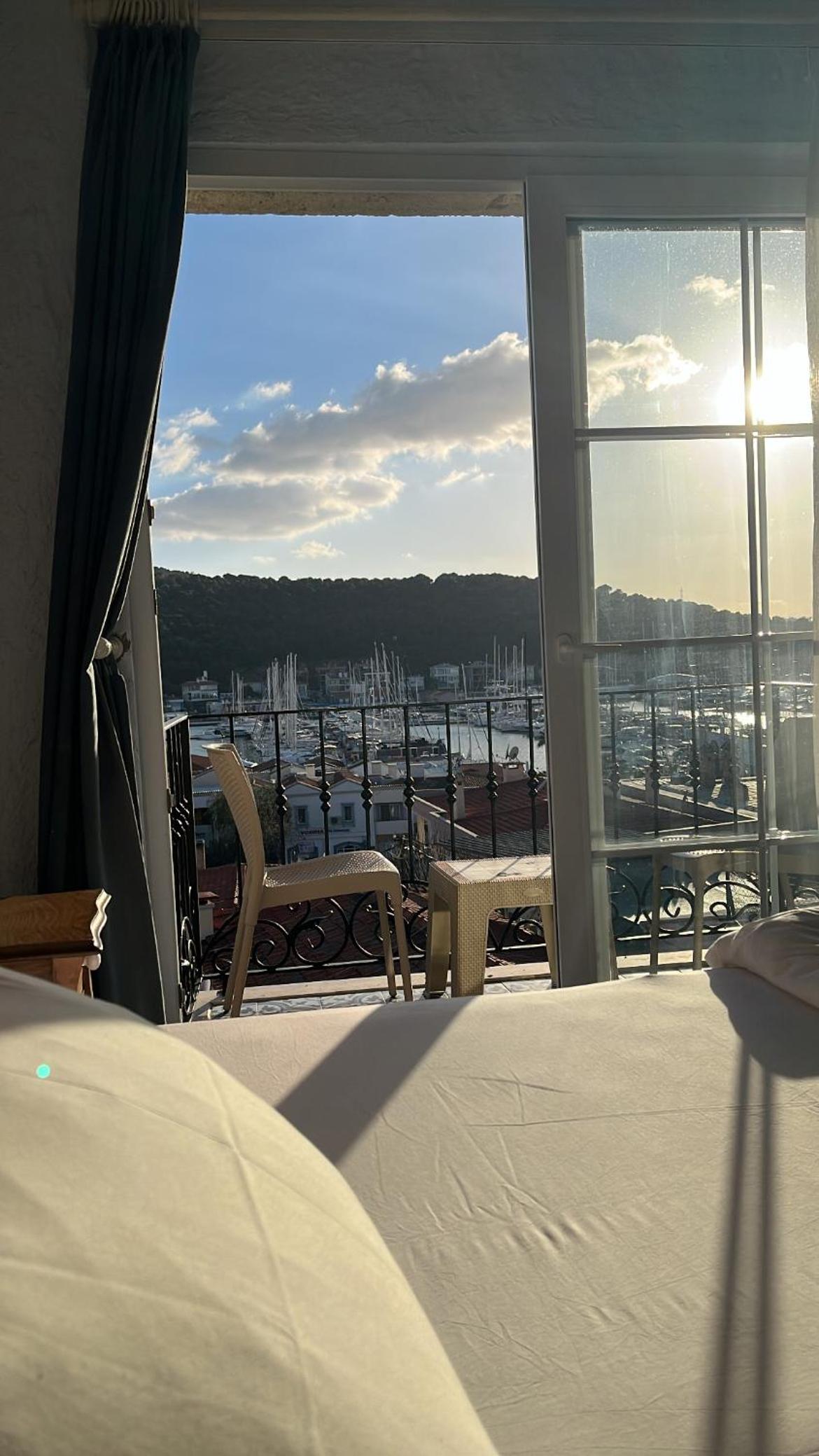 Deluxe Double Room with Balcony and Sea View - Photo 4