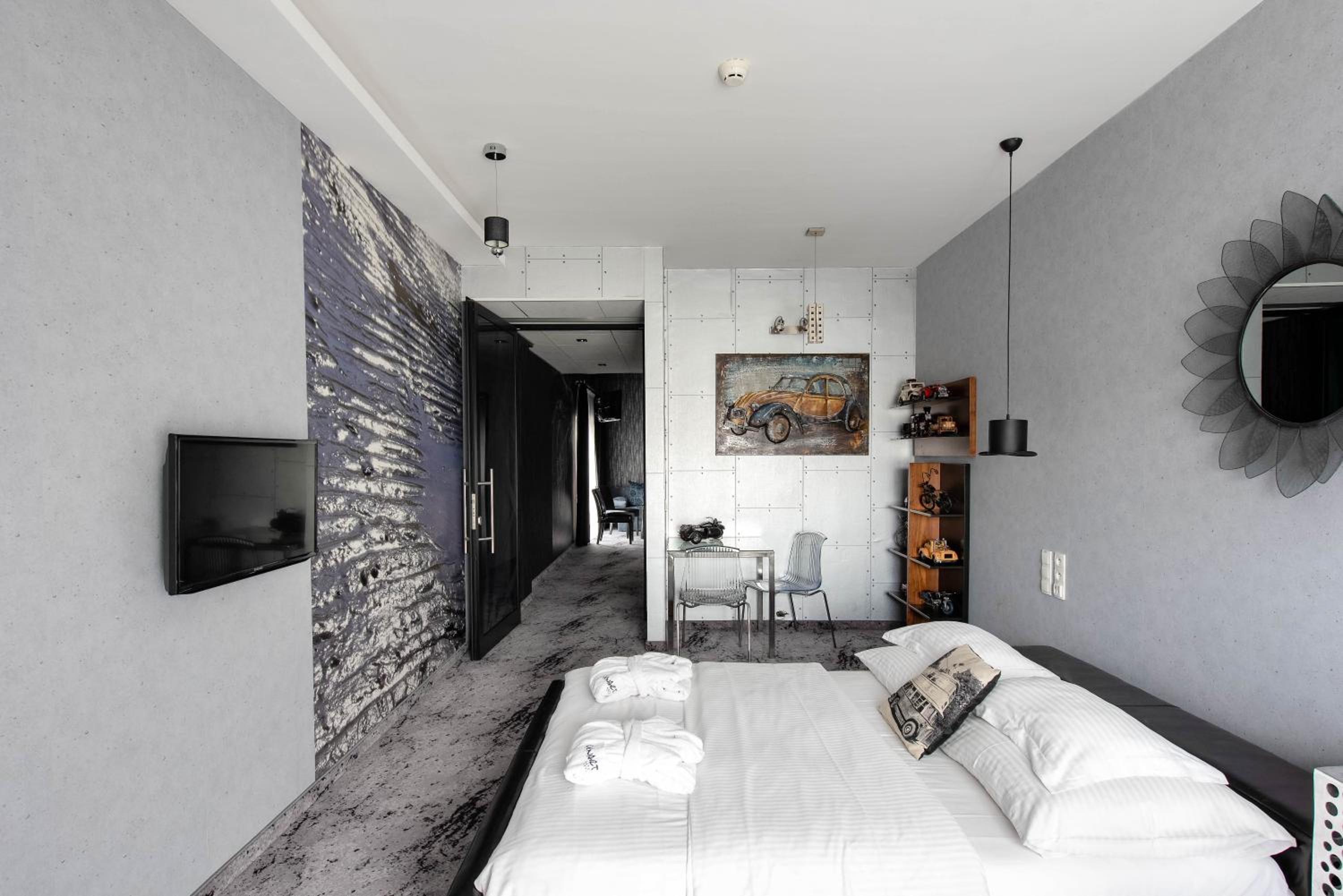 Black Standard Apartment photo 1