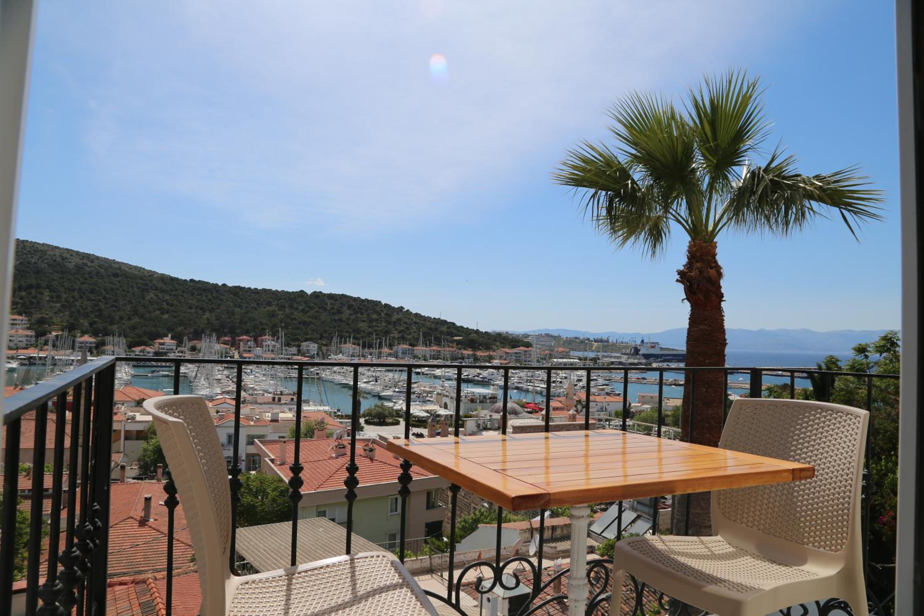 Deluxe Double Room with Balcony and Sea View - Photo 2