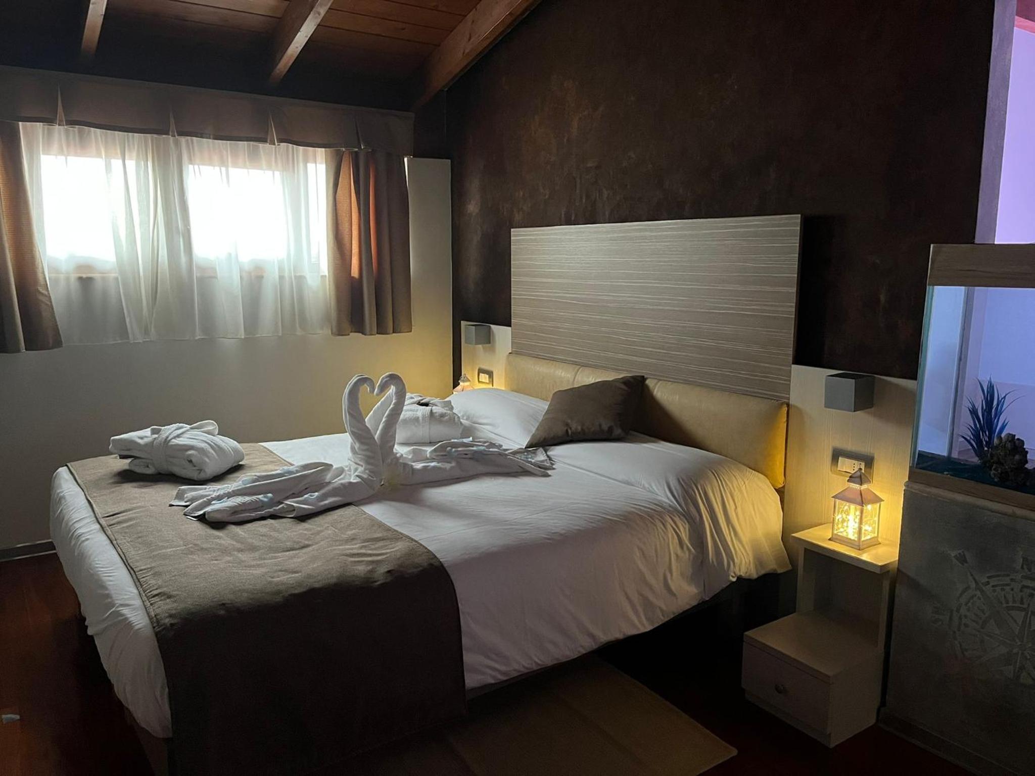Suite with Spa Bath photo 3