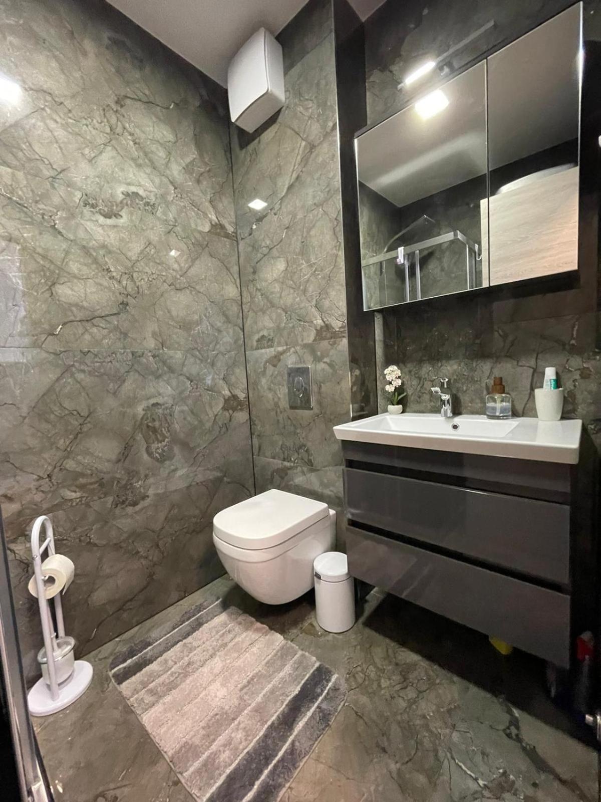 One-Bedroom Apartment - Photo 12