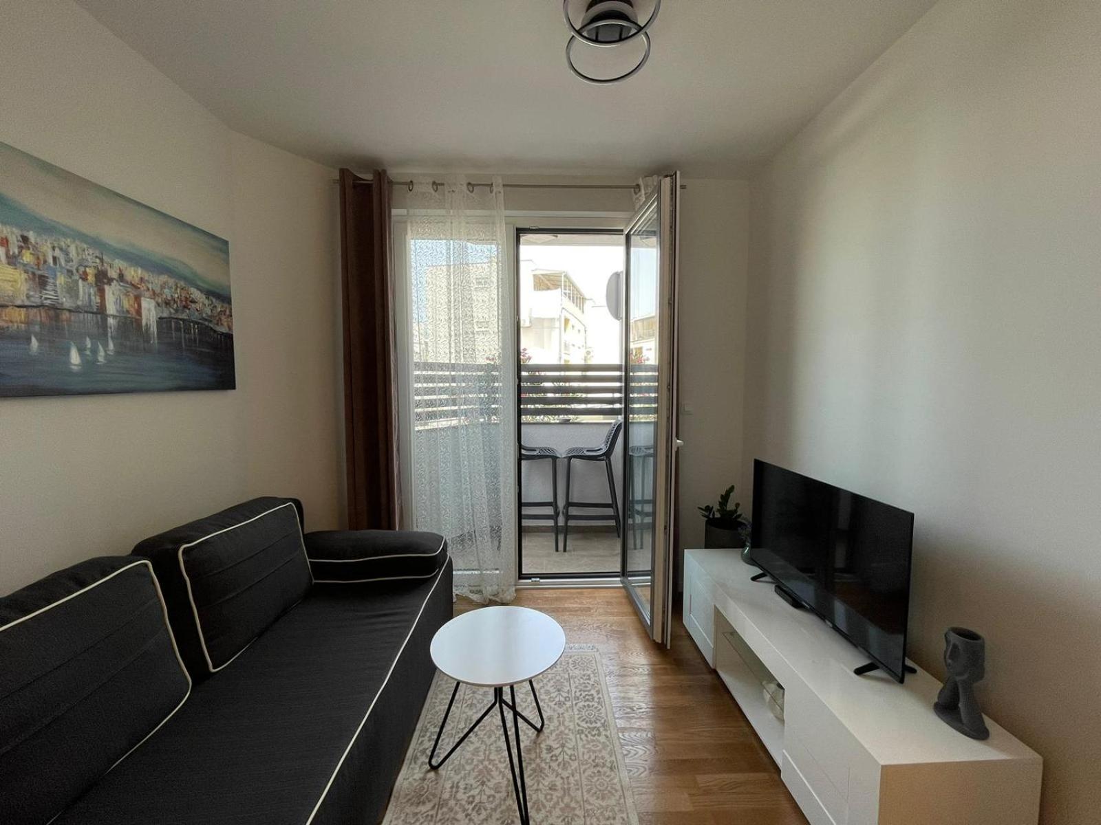 One-Bedroom Apartment - Photo 15