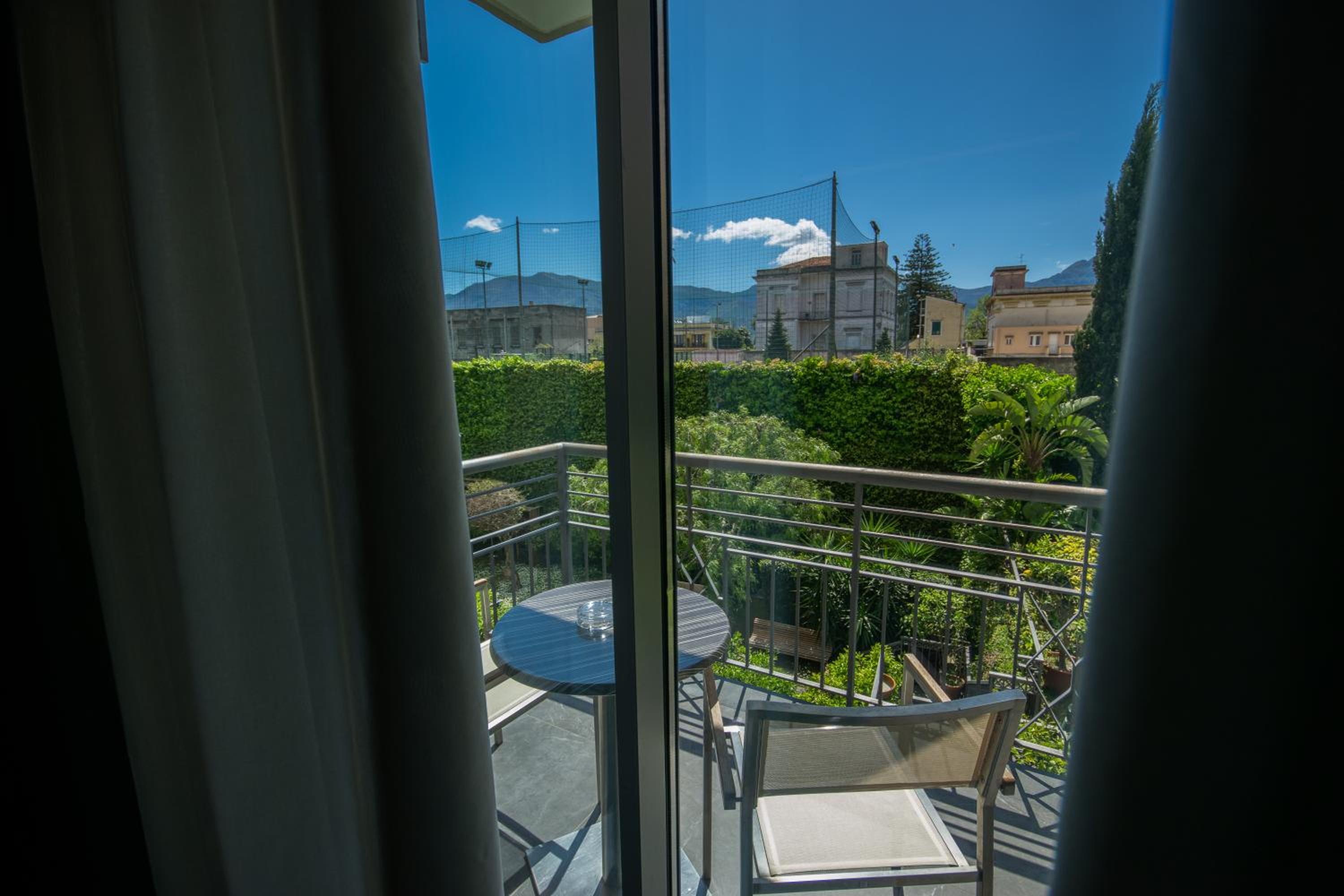 Suite with Garden View - Photo 5
