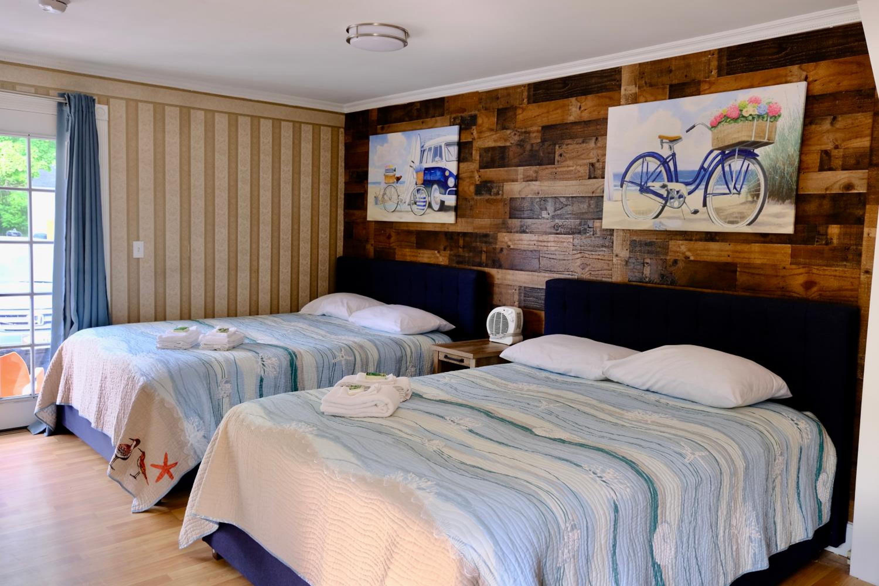 Deluxe Queen Room with Two Queen Beds photo 1
