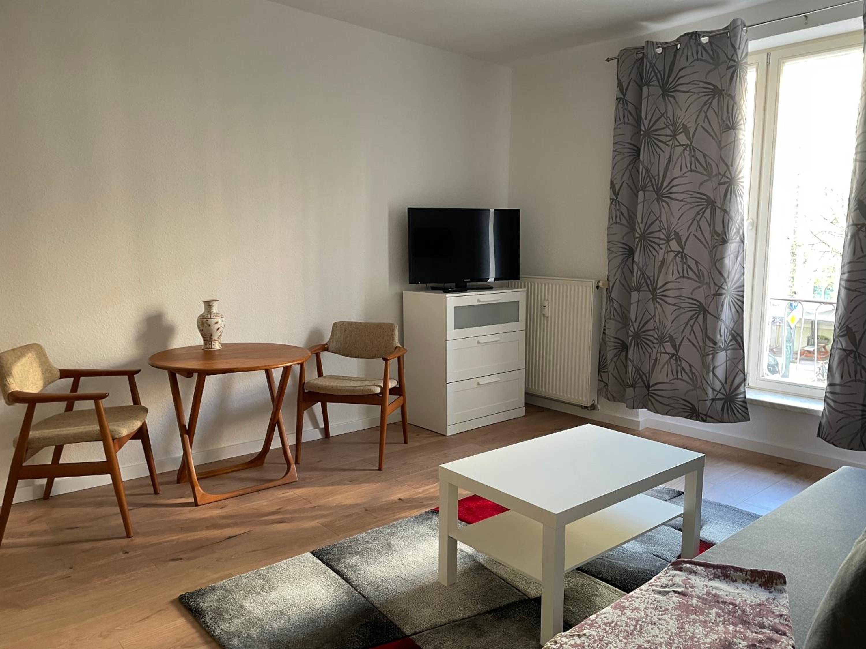 One-Bedroom Apartment - Photo 1