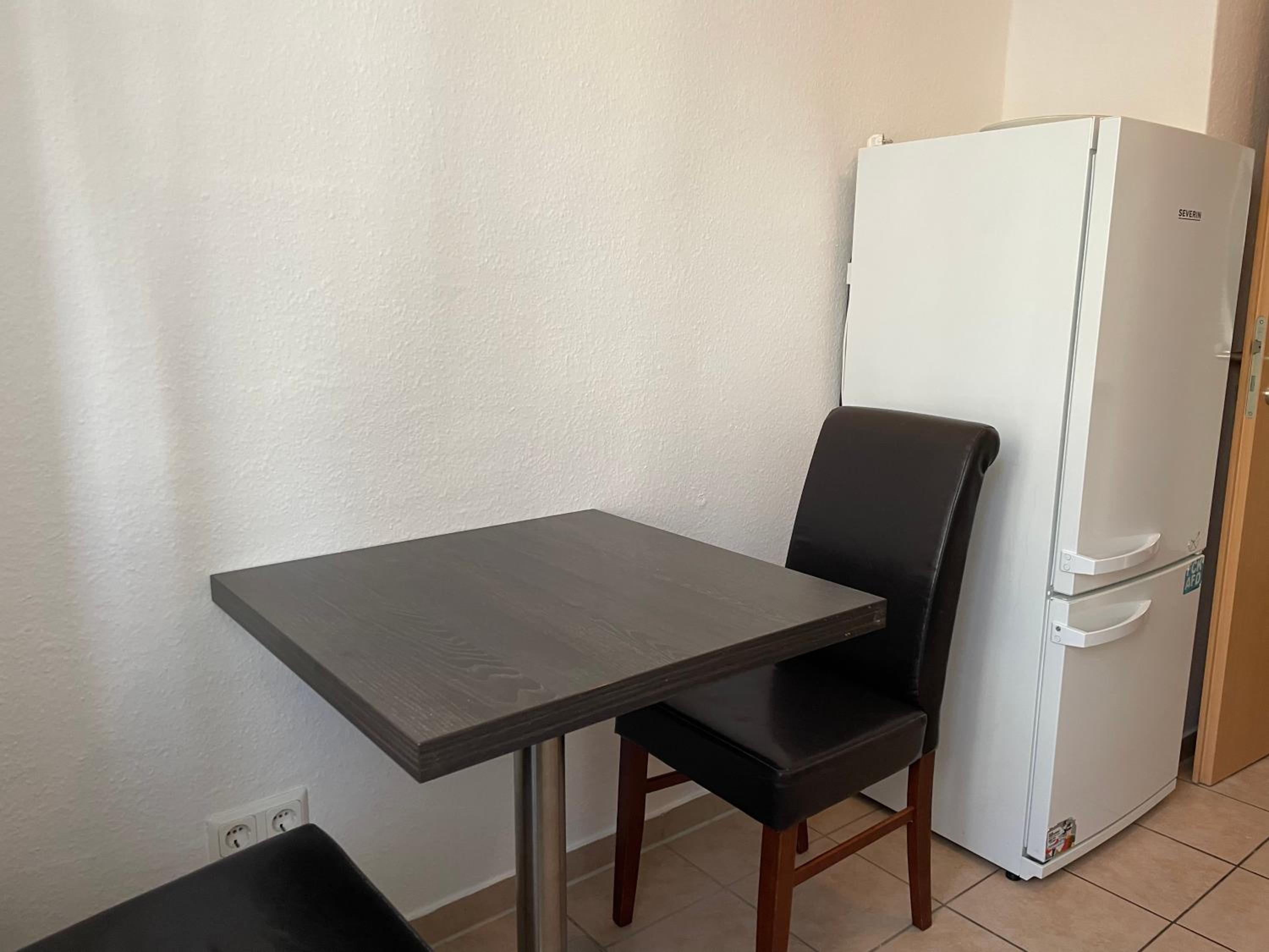 One-Bedroom Apartment - Photo 2
