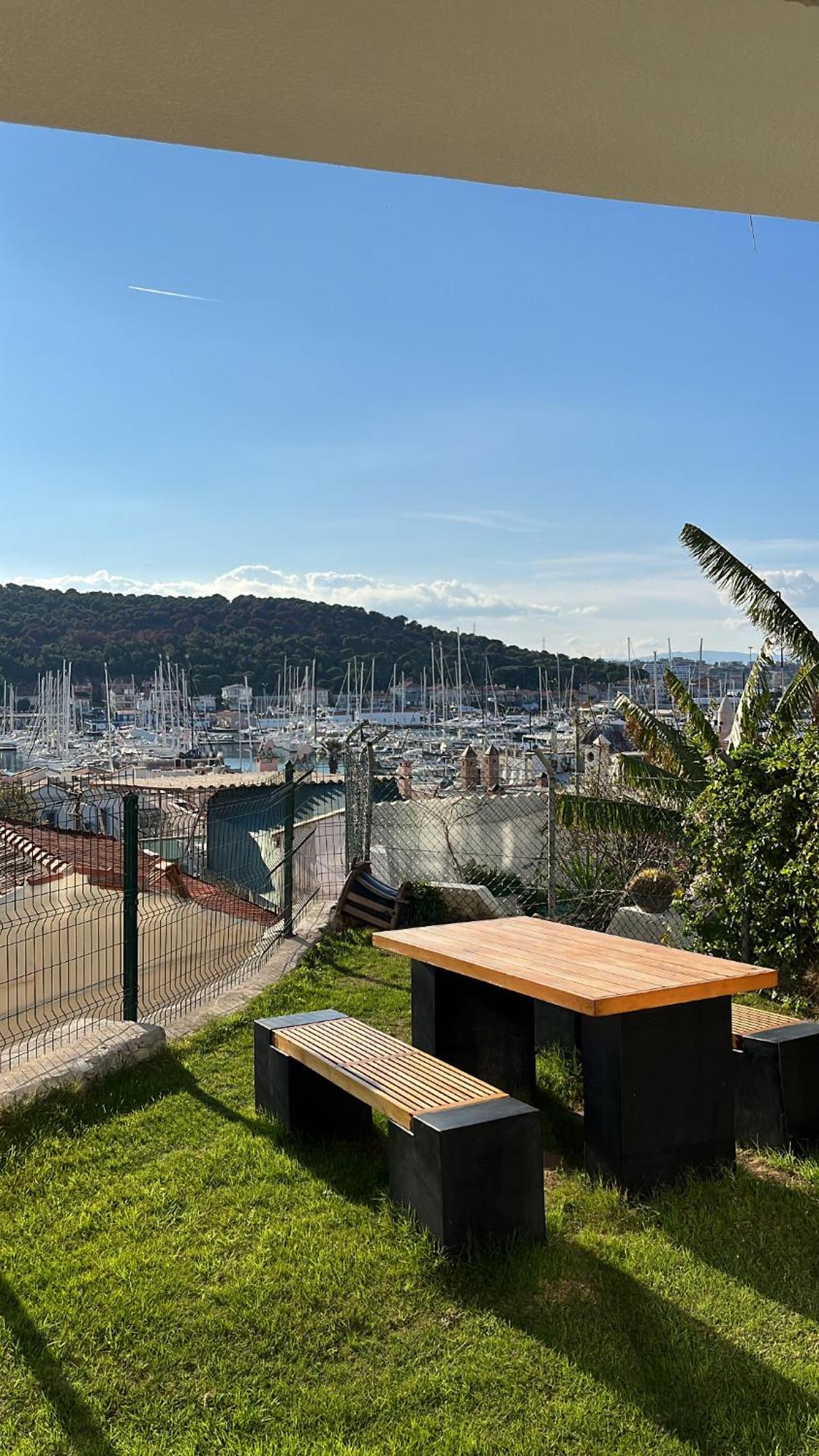 Deluxe Double Room with Sea View - Photo 7