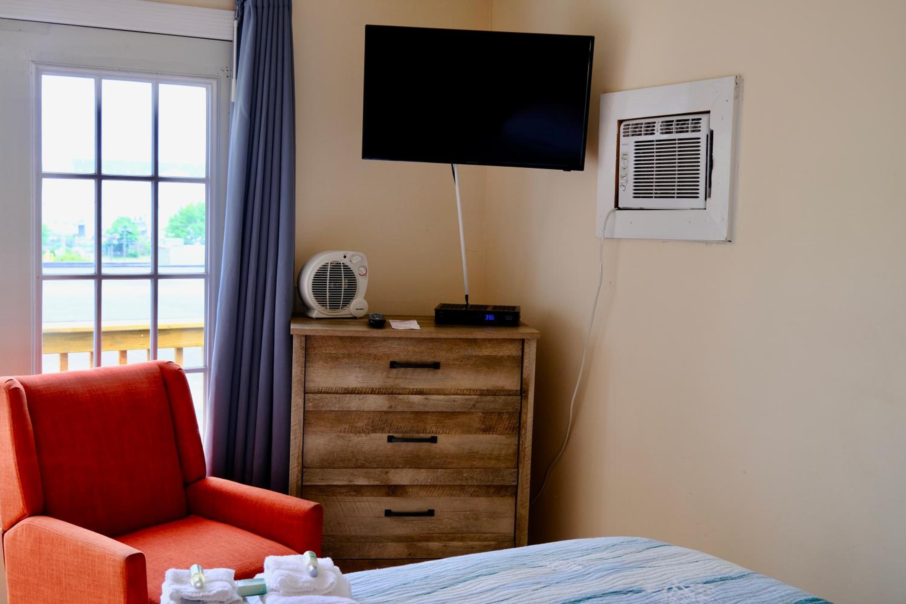 Queen Room with Balcony photo 2