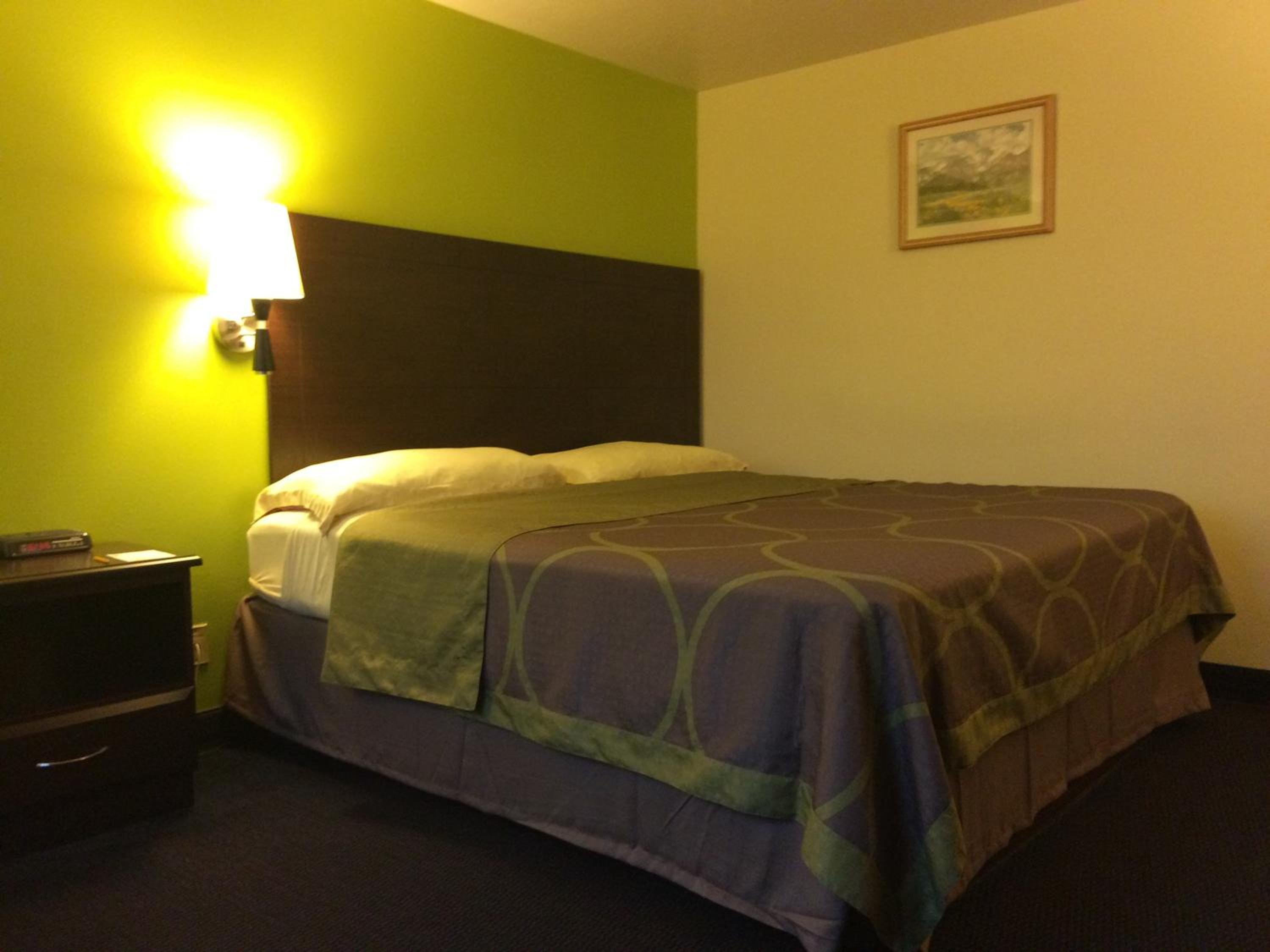 Queen Room - Non-Smoking - Photo 1