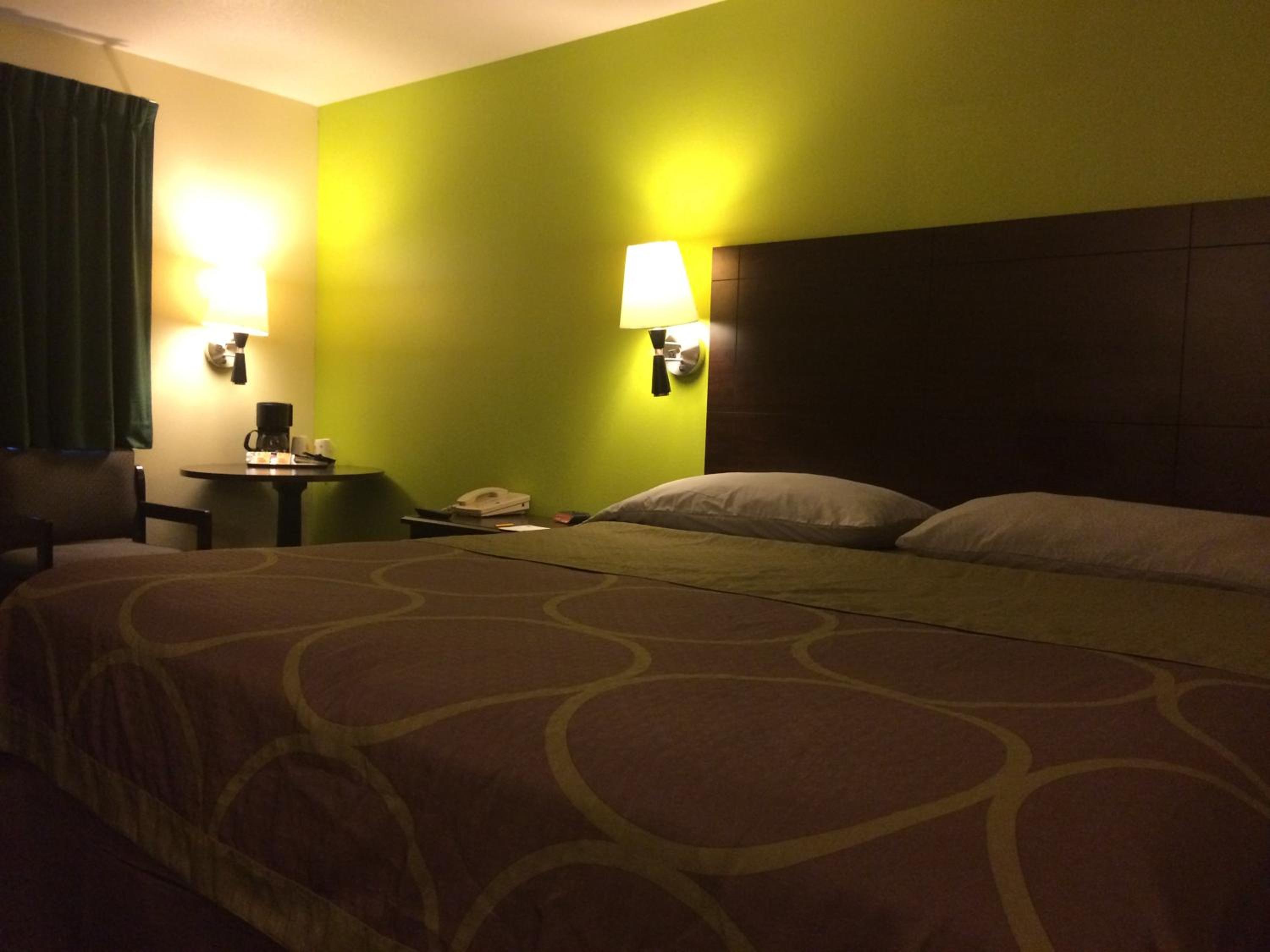 King Room - Non-Smoking - Photo 4