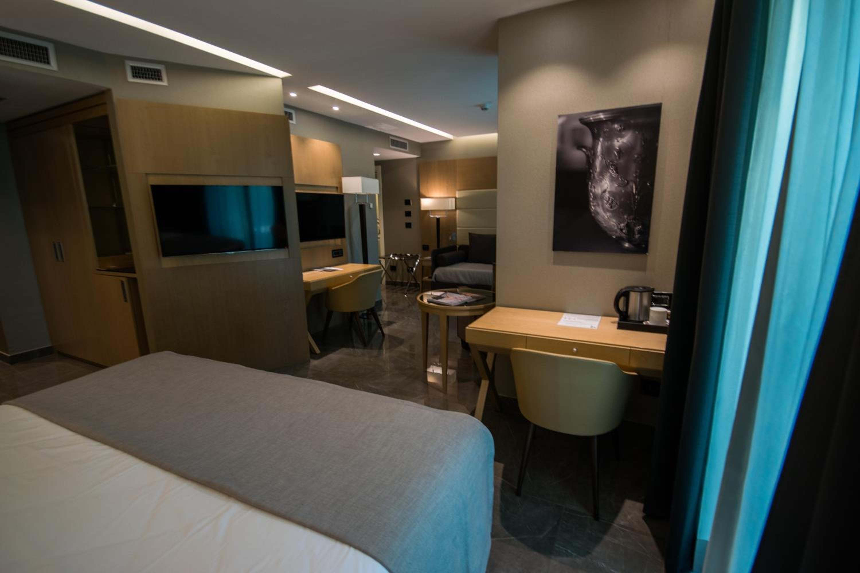 Suite with Garden View - Photo 8