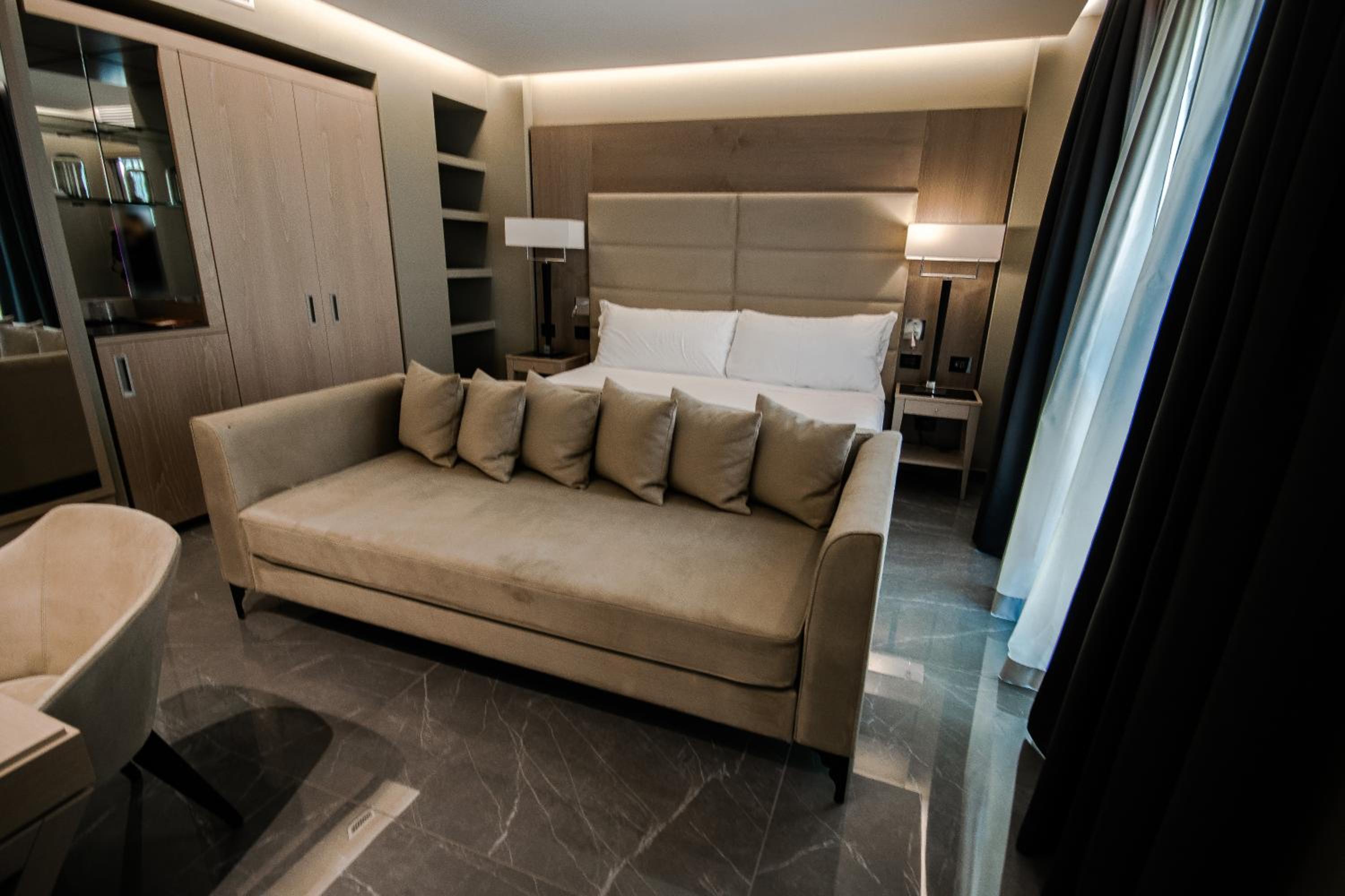 Deluxe Double Room - Photo 8
