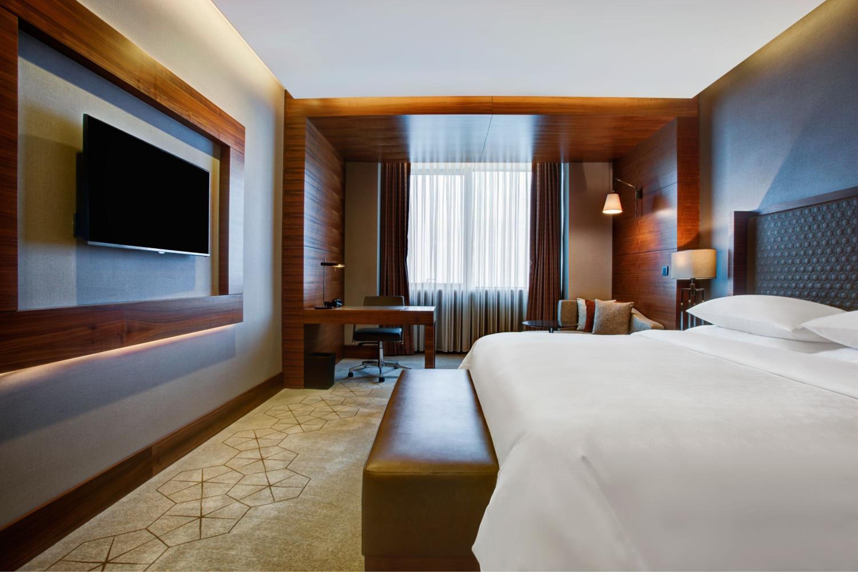 Deluxe Room with King Size Bed - Sea View