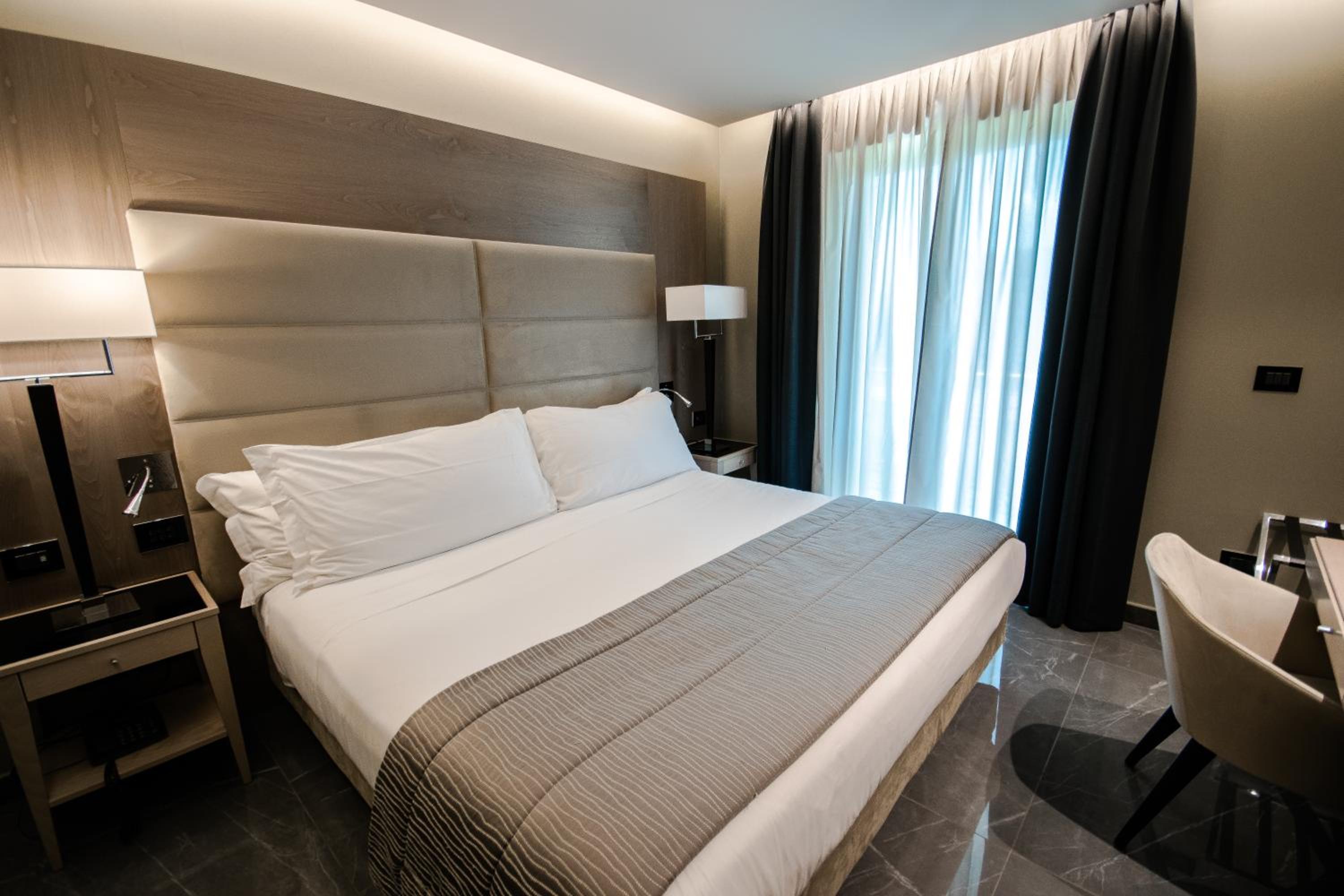 Deluxe Family Suite - Photo 5