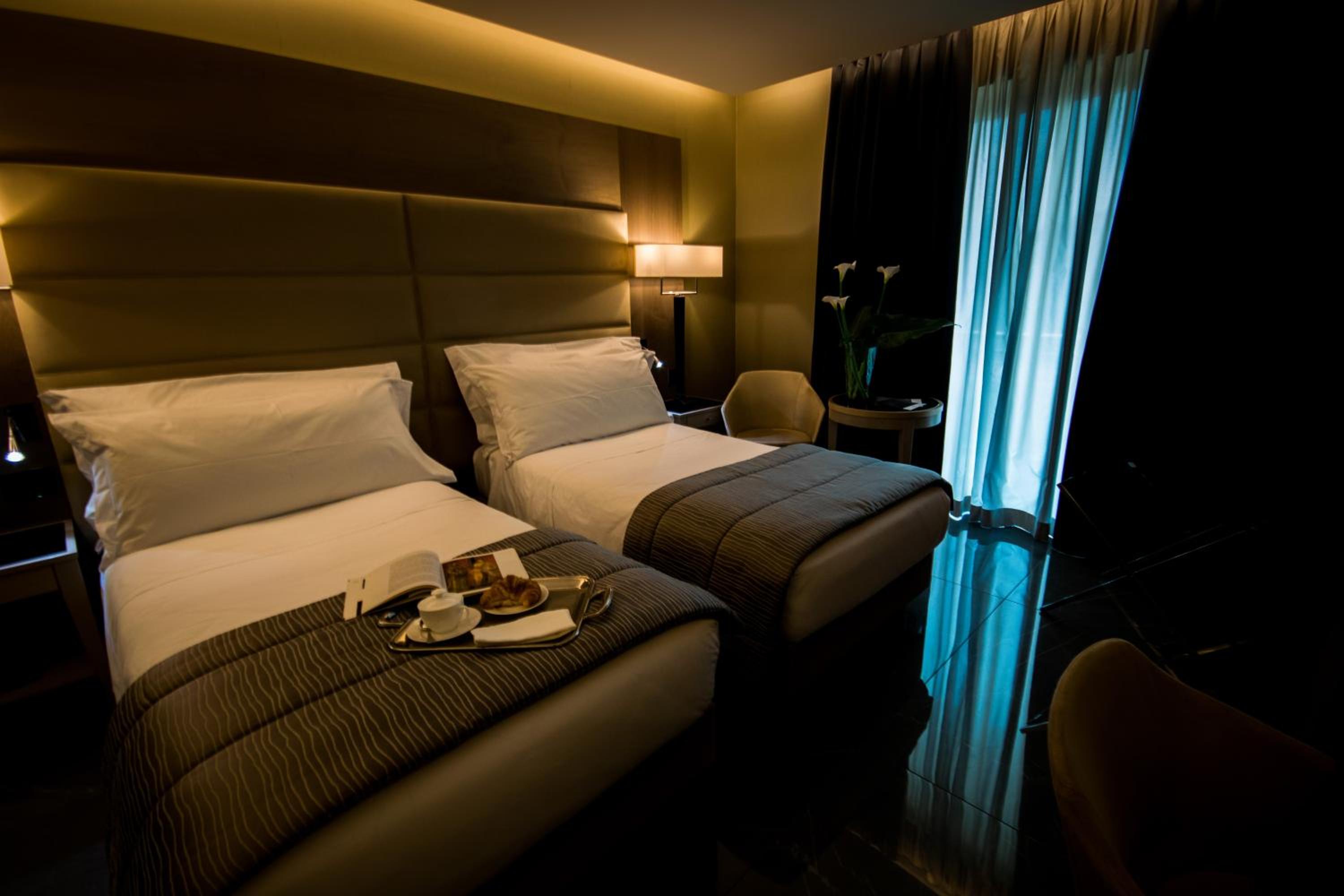 Deluxe Family Suite - Photo 7