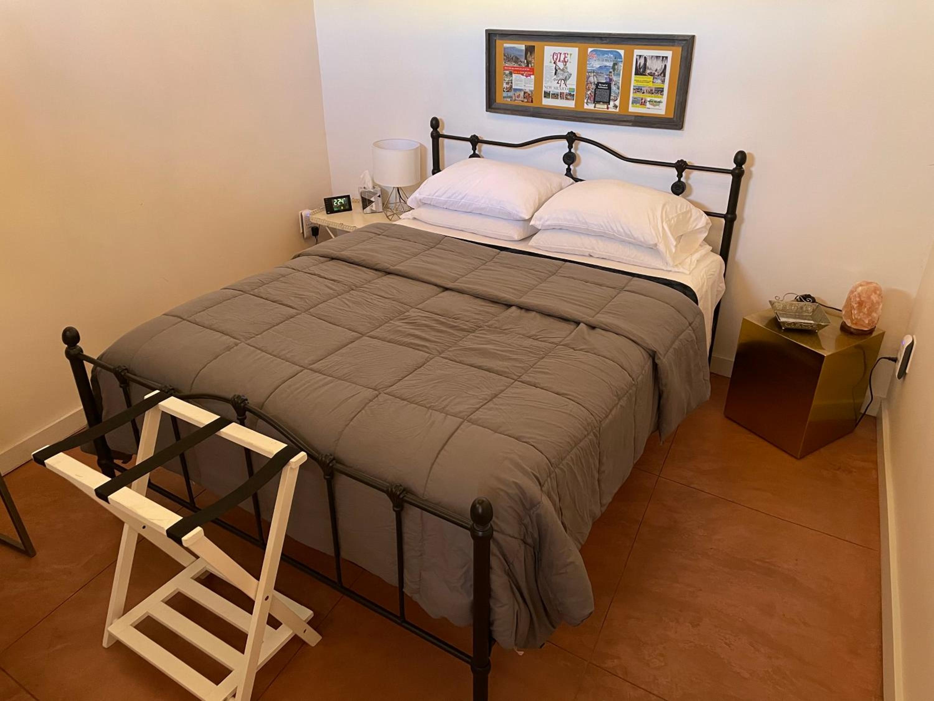 Deluxe Queen Suite - Photo 1