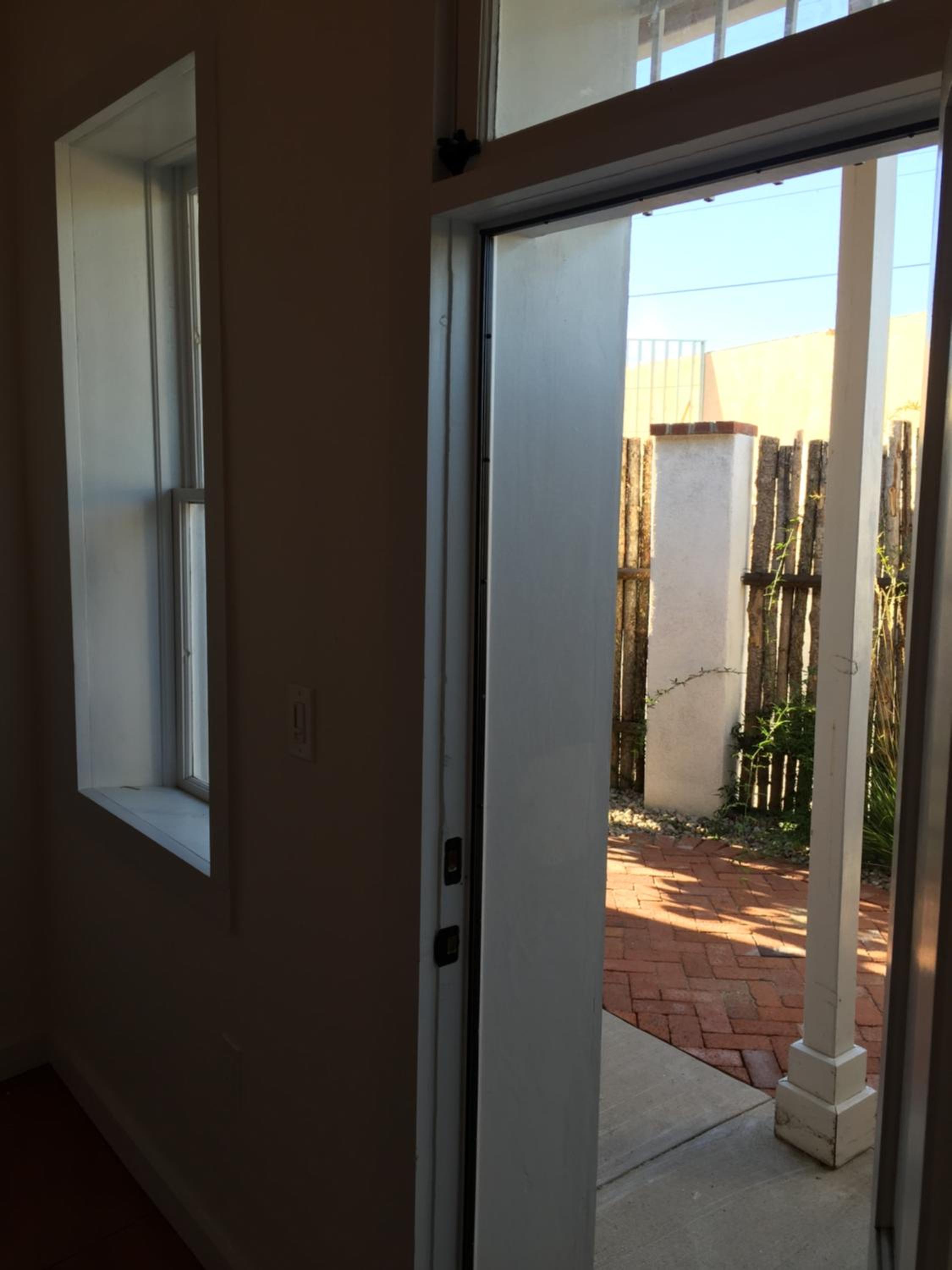 Deluxe Queen Suite - Photo 15