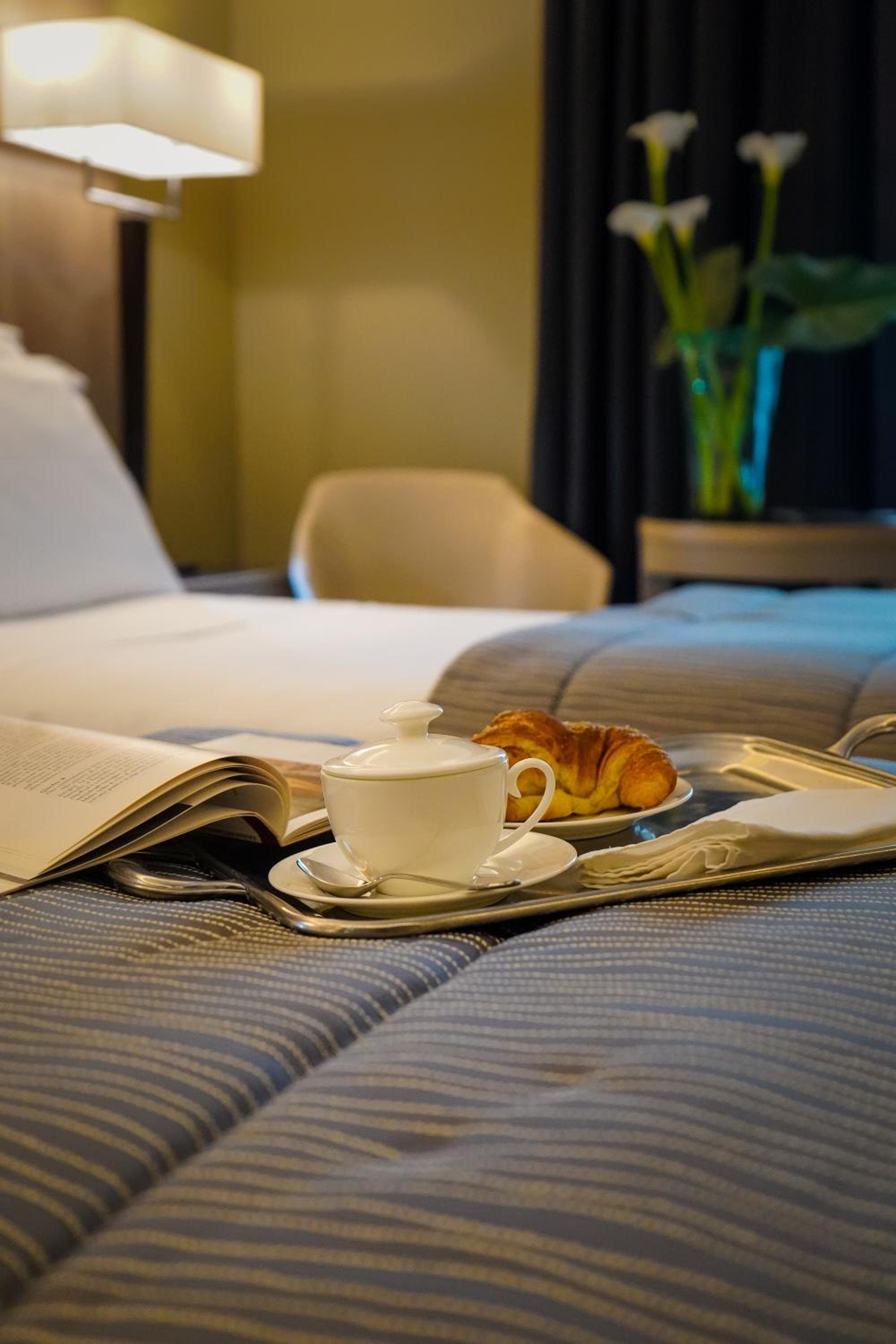 Deluxe Family Suite - Photo 8