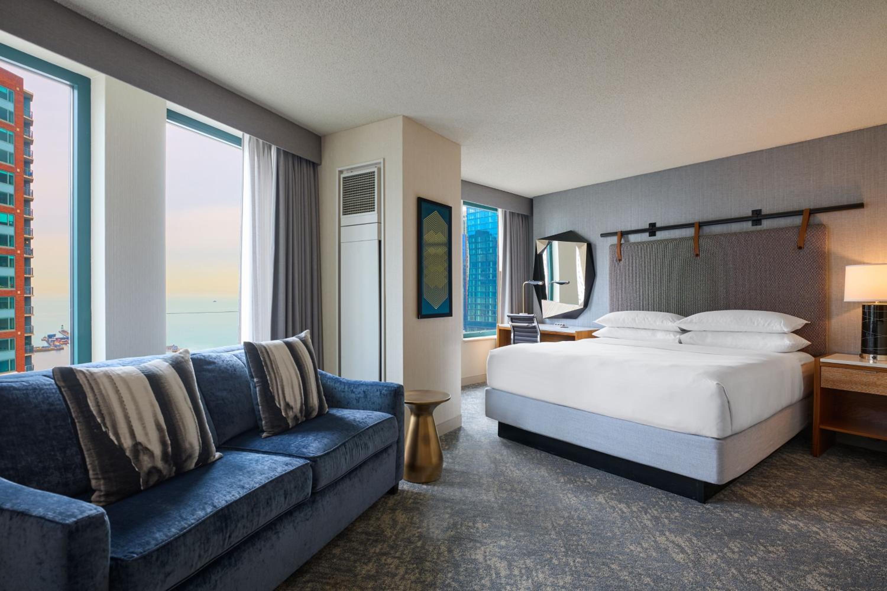 Club King Room with City View - High Floor - Photo 1