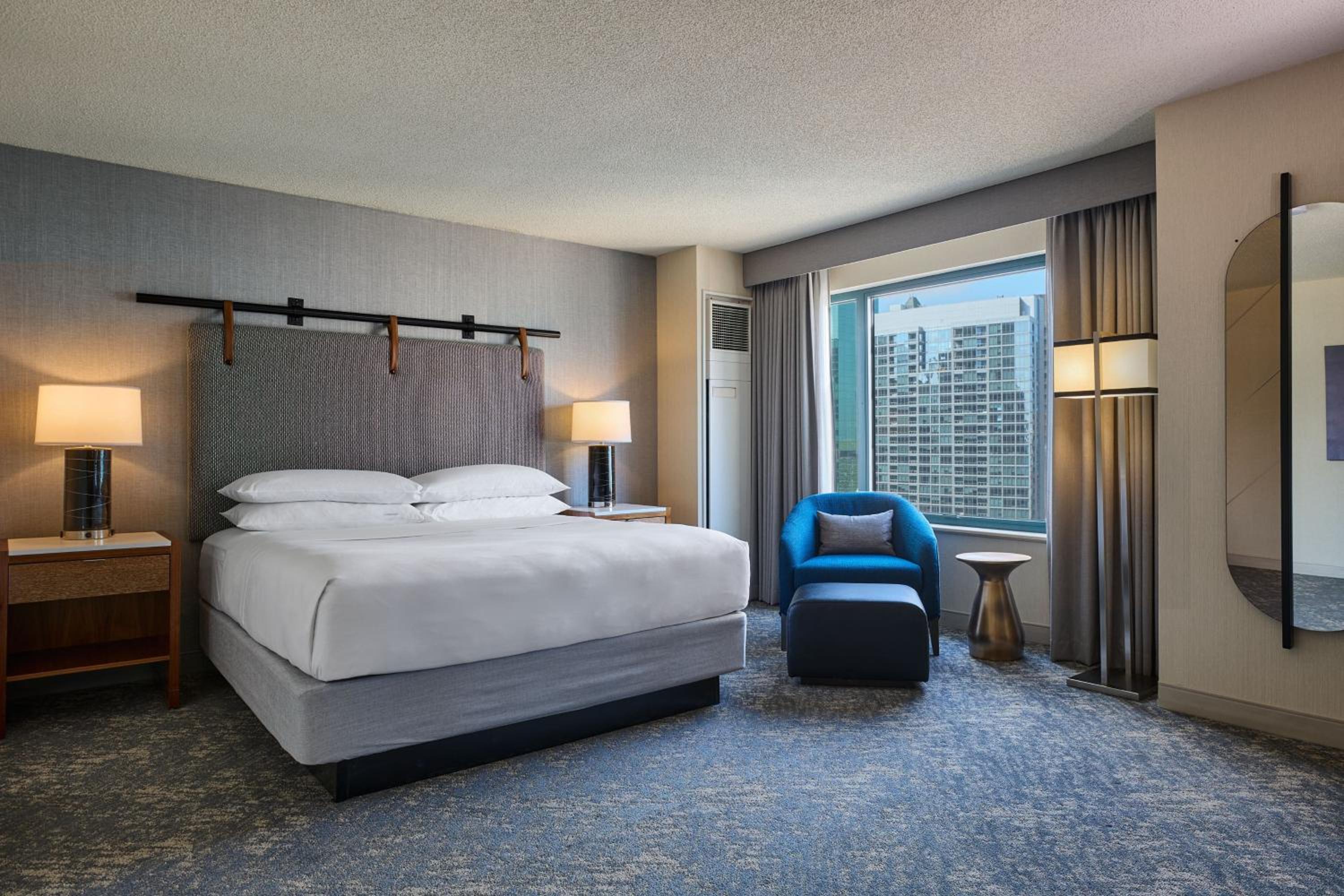 Club King Room with City View - High Floor - Photo 13