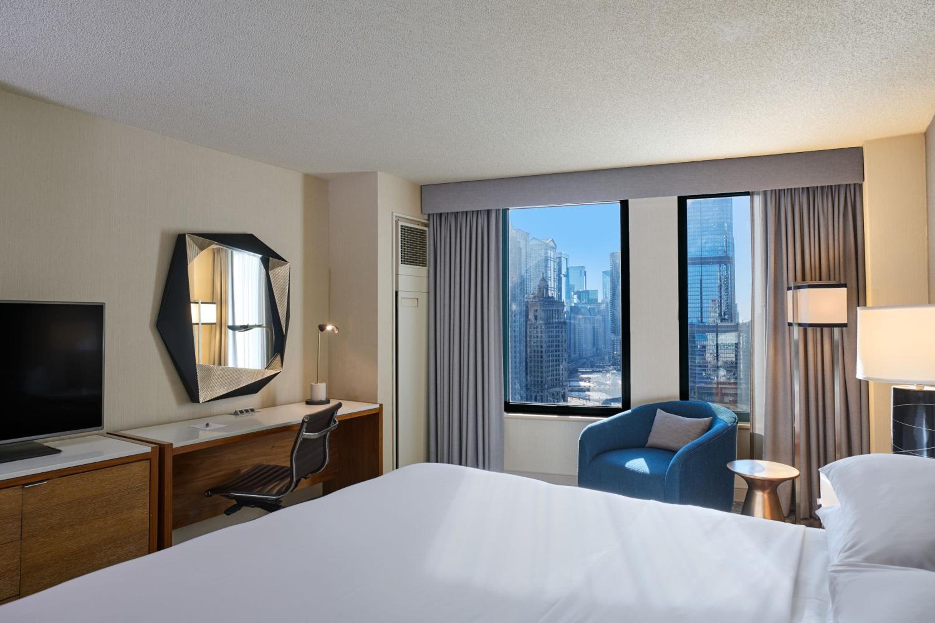 Club King Room with City View - High Floor - Photo 11