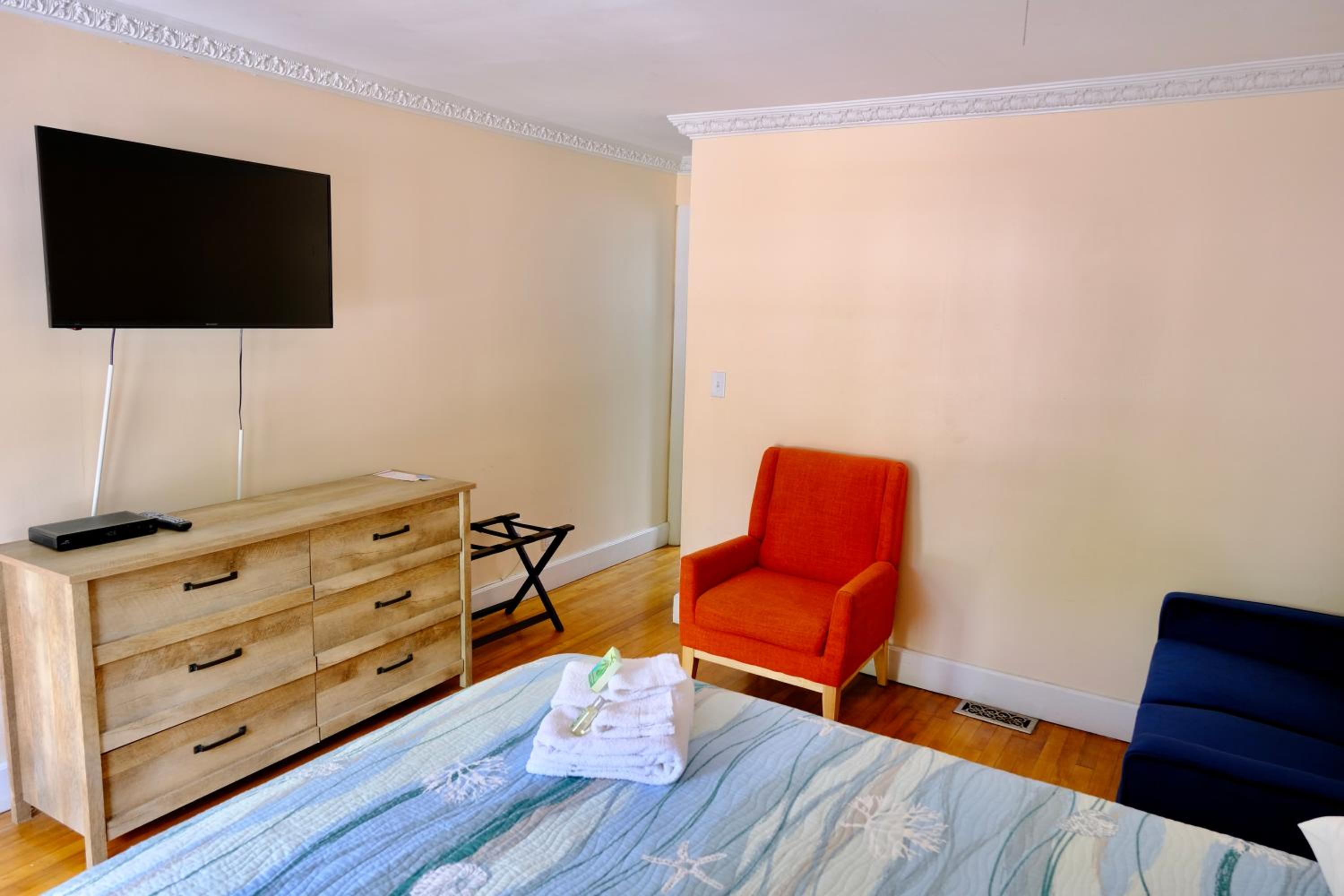 Queen Room photo 1
