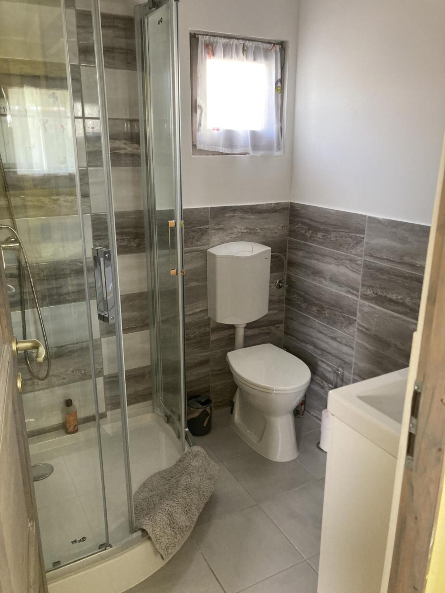 One-Bedroom House photo 2