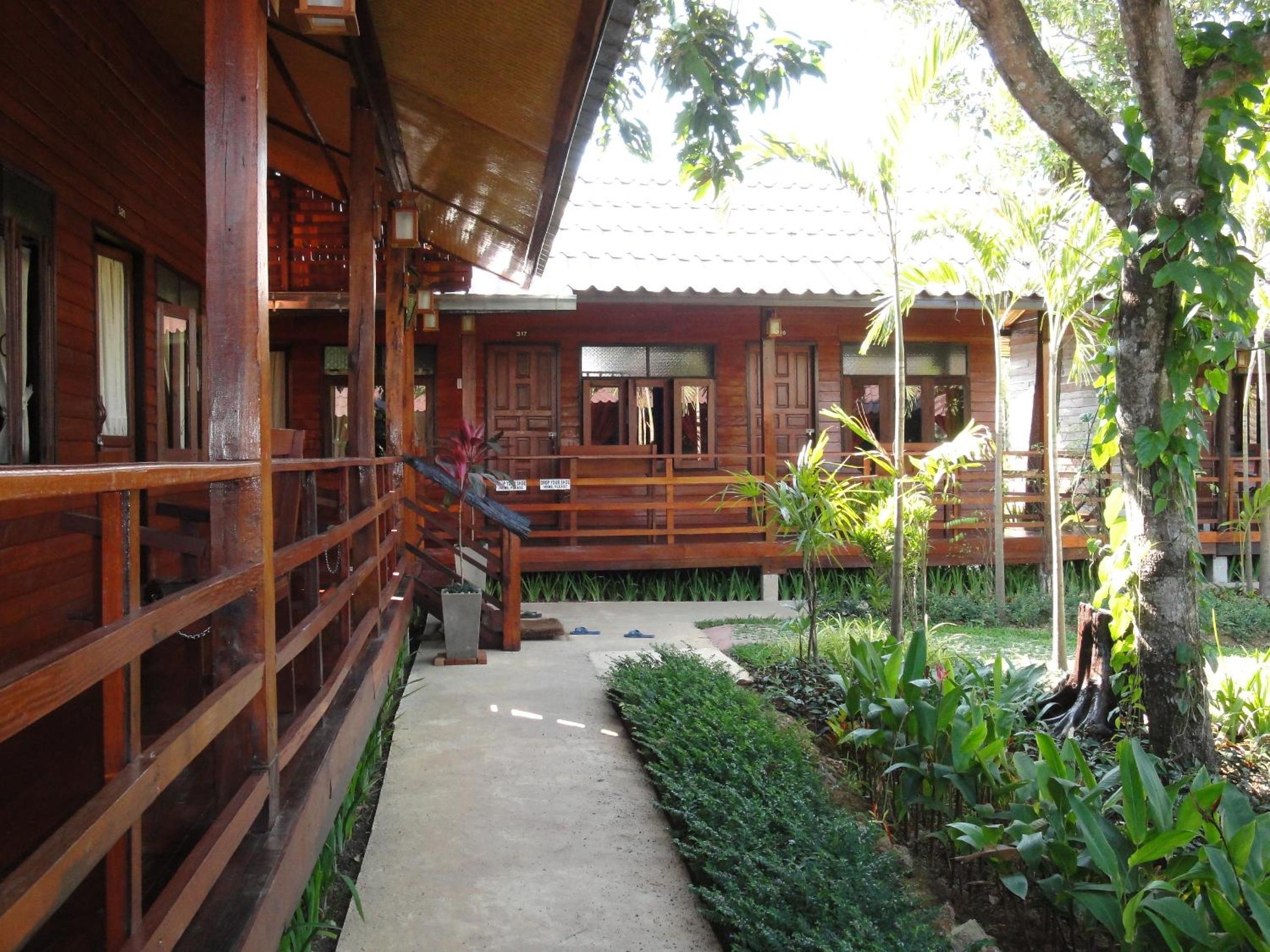 Standard Twin Room with Fan - Photo 5