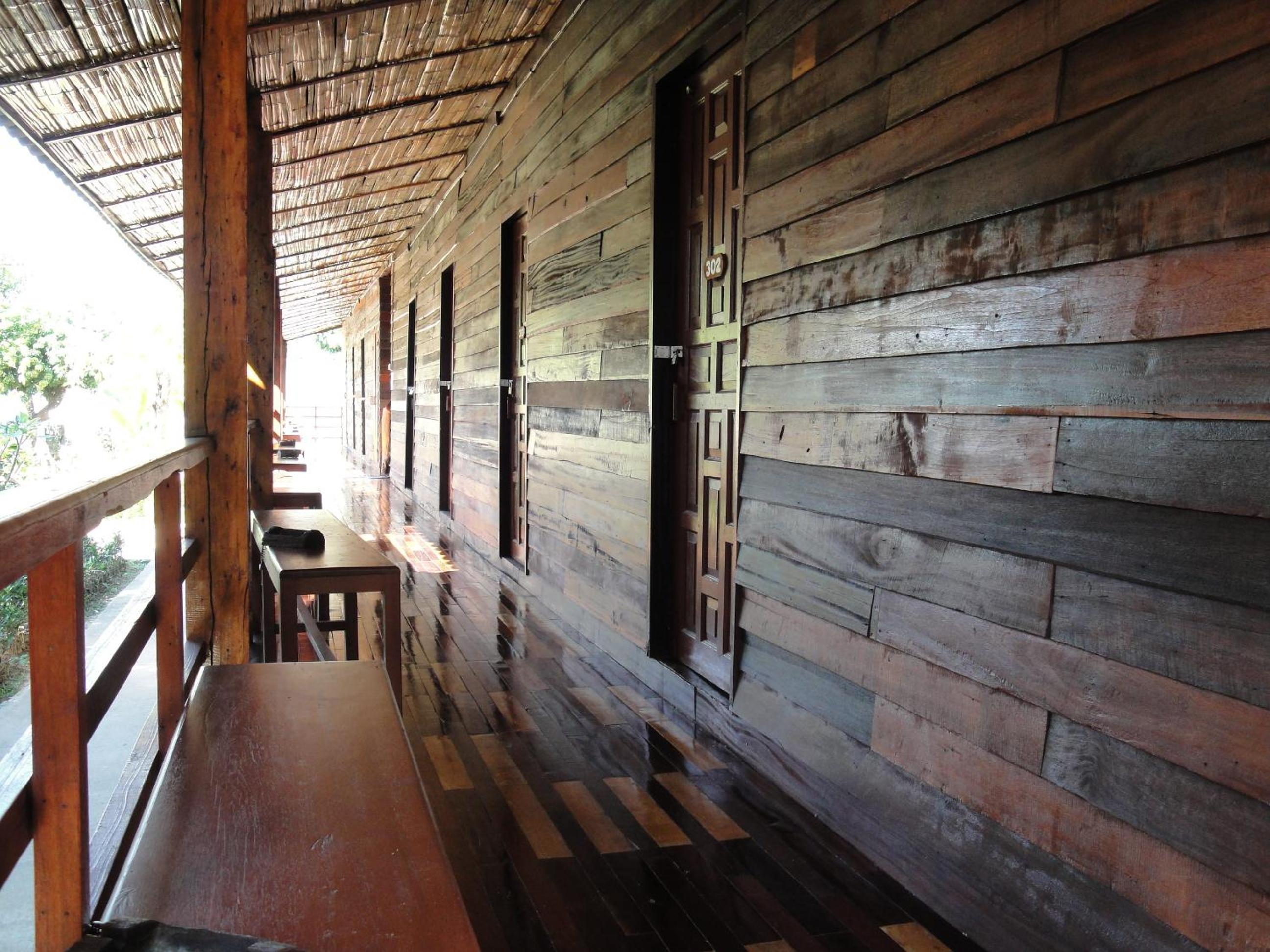 Standard Twin Room with Fan - Photo 2