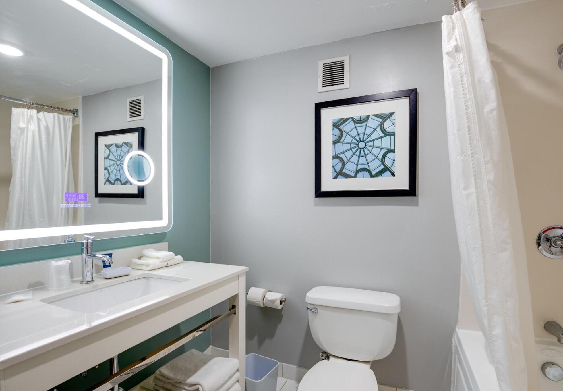 Traditional Queen Room with Two Queen Beds - Photo 3