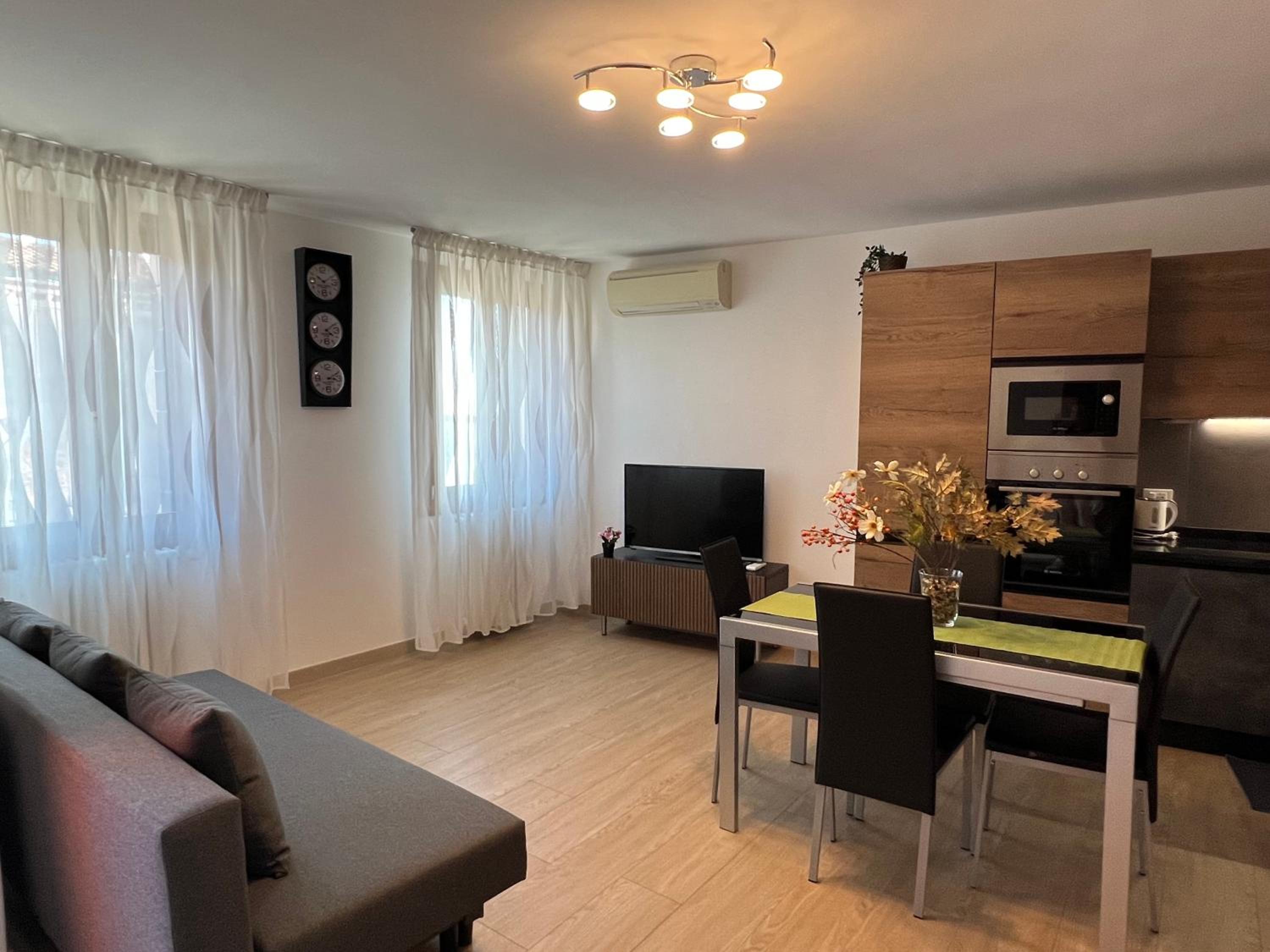 One-Bedroom Apartment photo 2