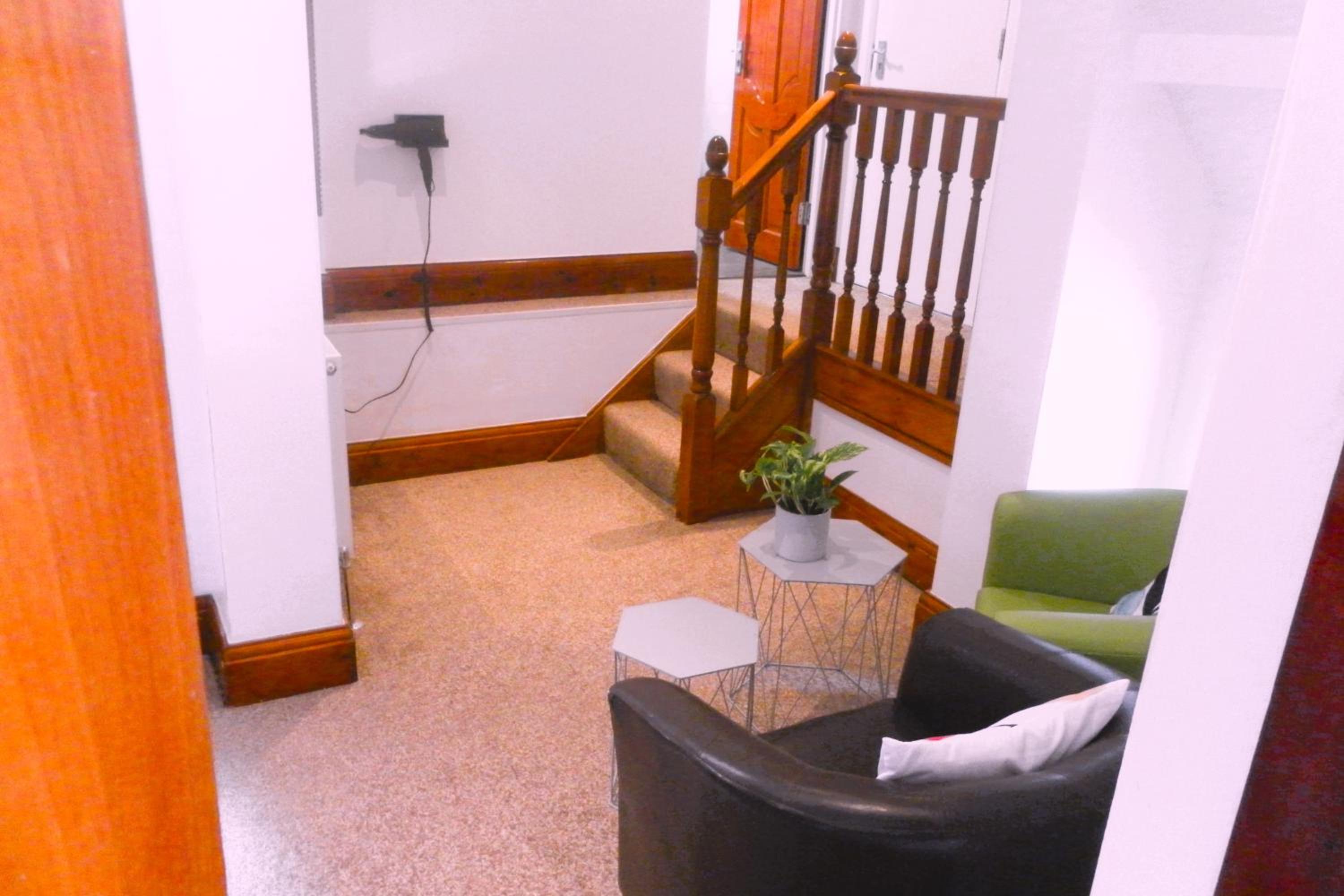 One-Bedroom Apartment - Photo 6