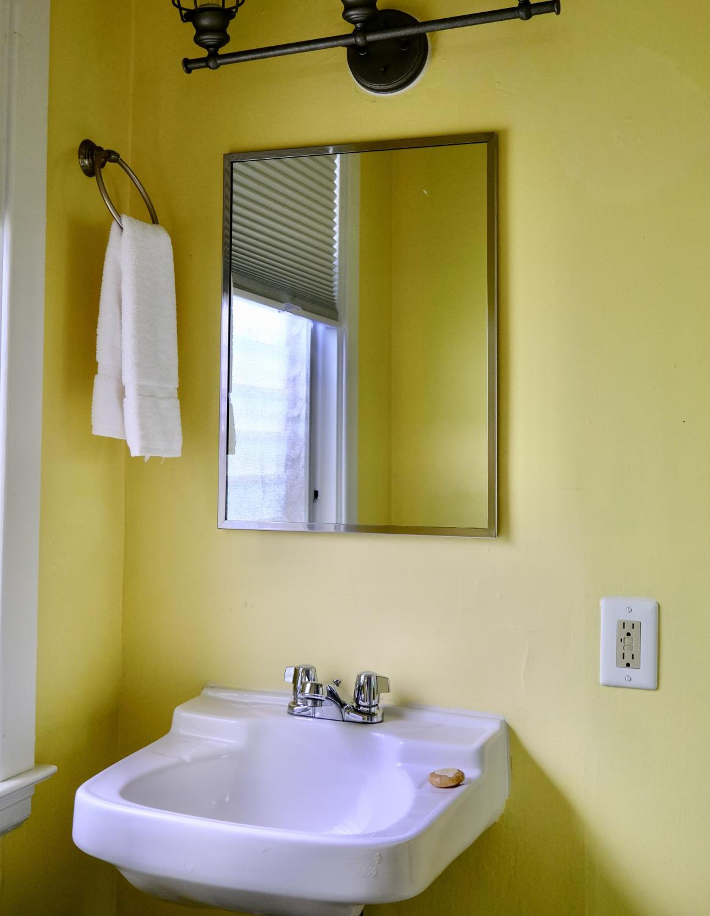 Two Queen Beds with Kitchenette - Photo 3