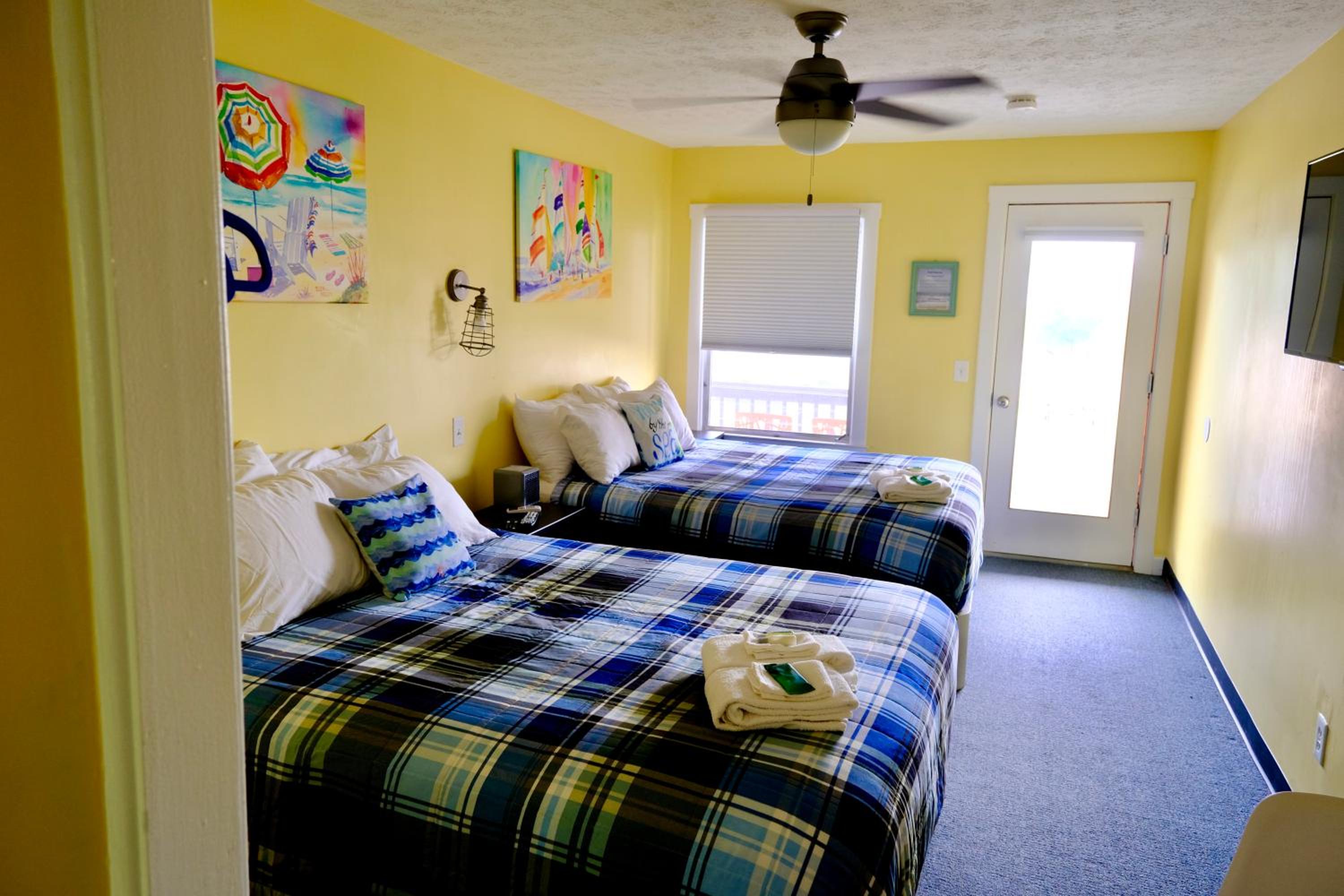 Two Queen Beds with Kitchenette - Photo 5