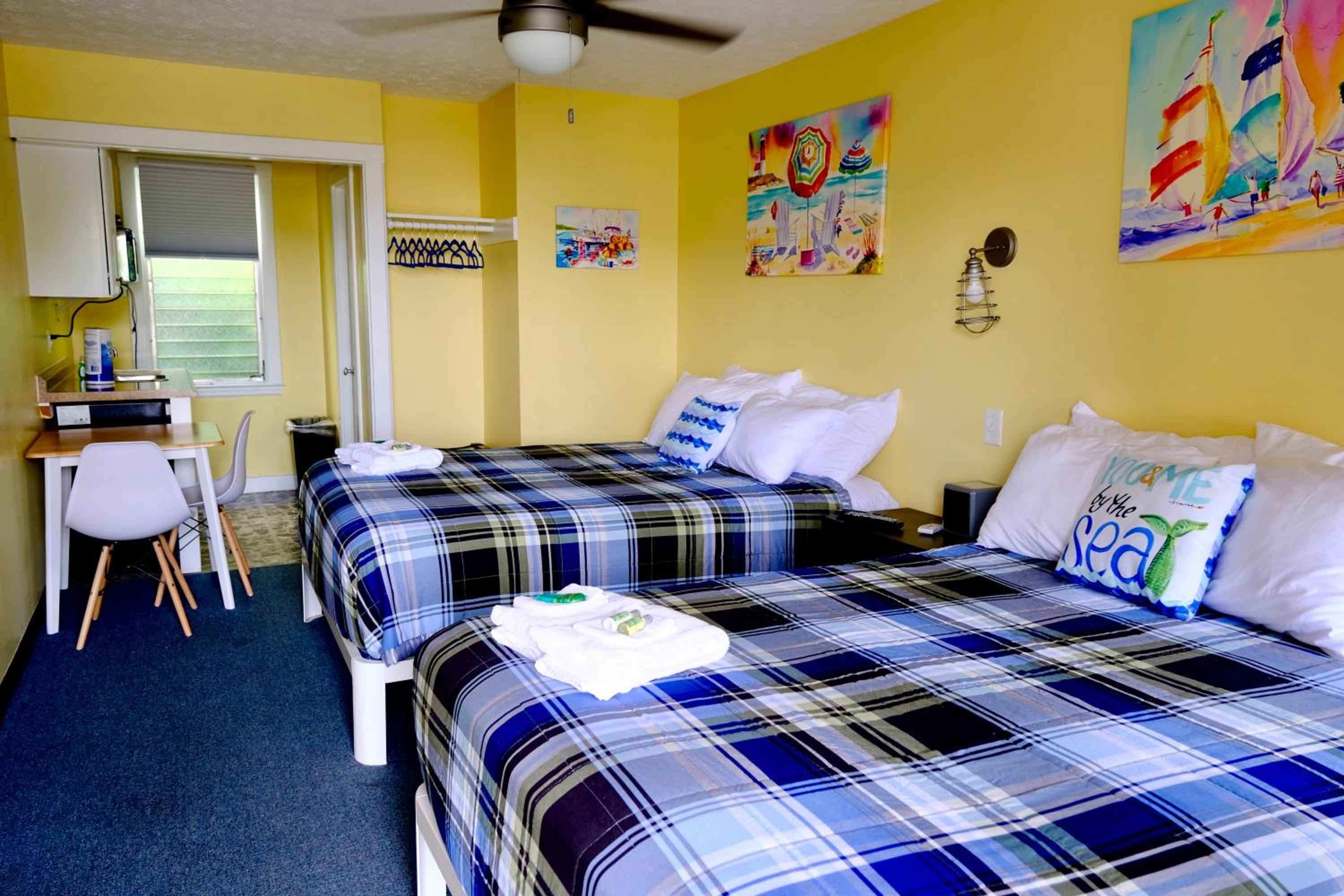 Two Queen Beds with Kitchenette - Photo 4