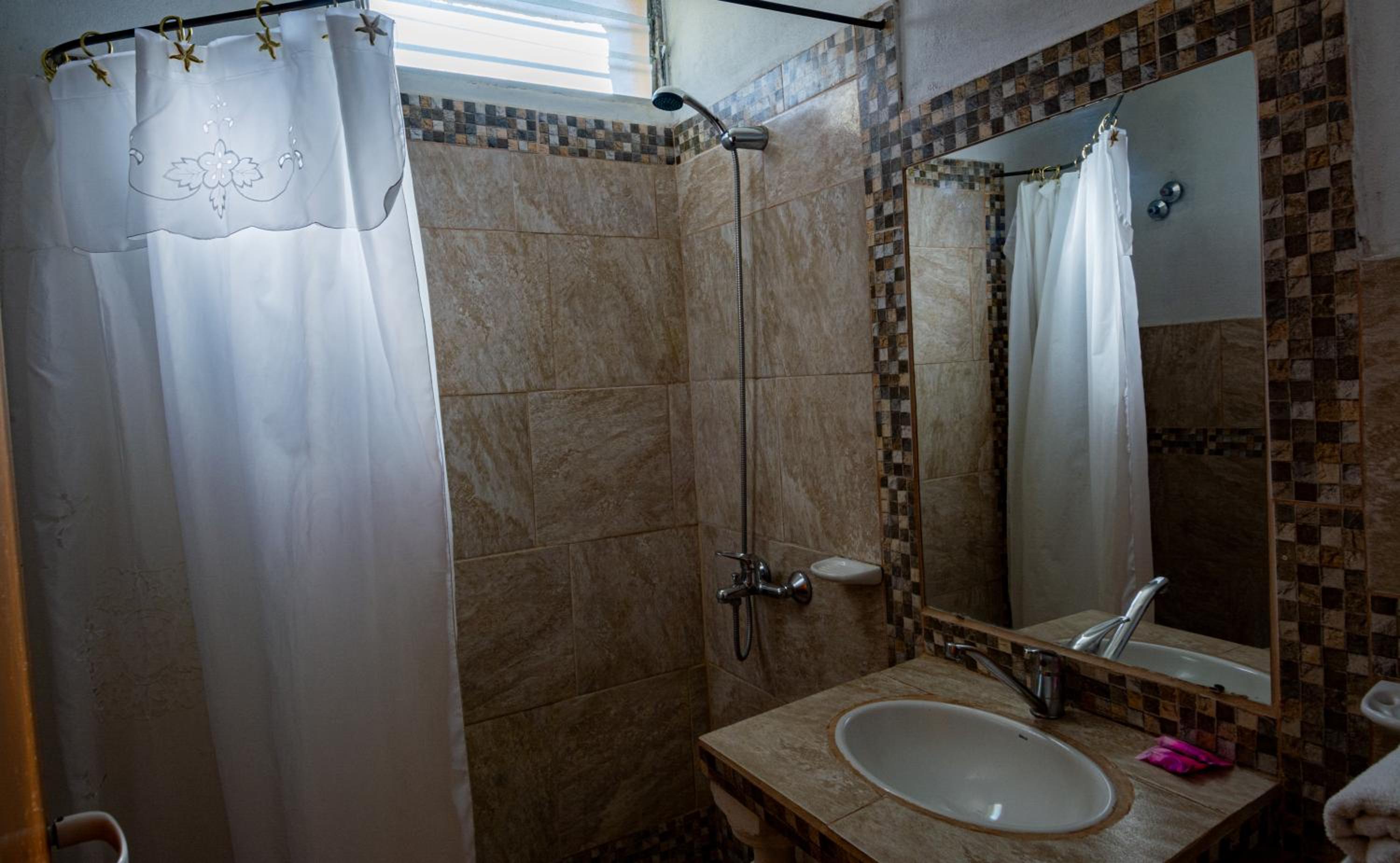 Deluxe Triple Room photo 2