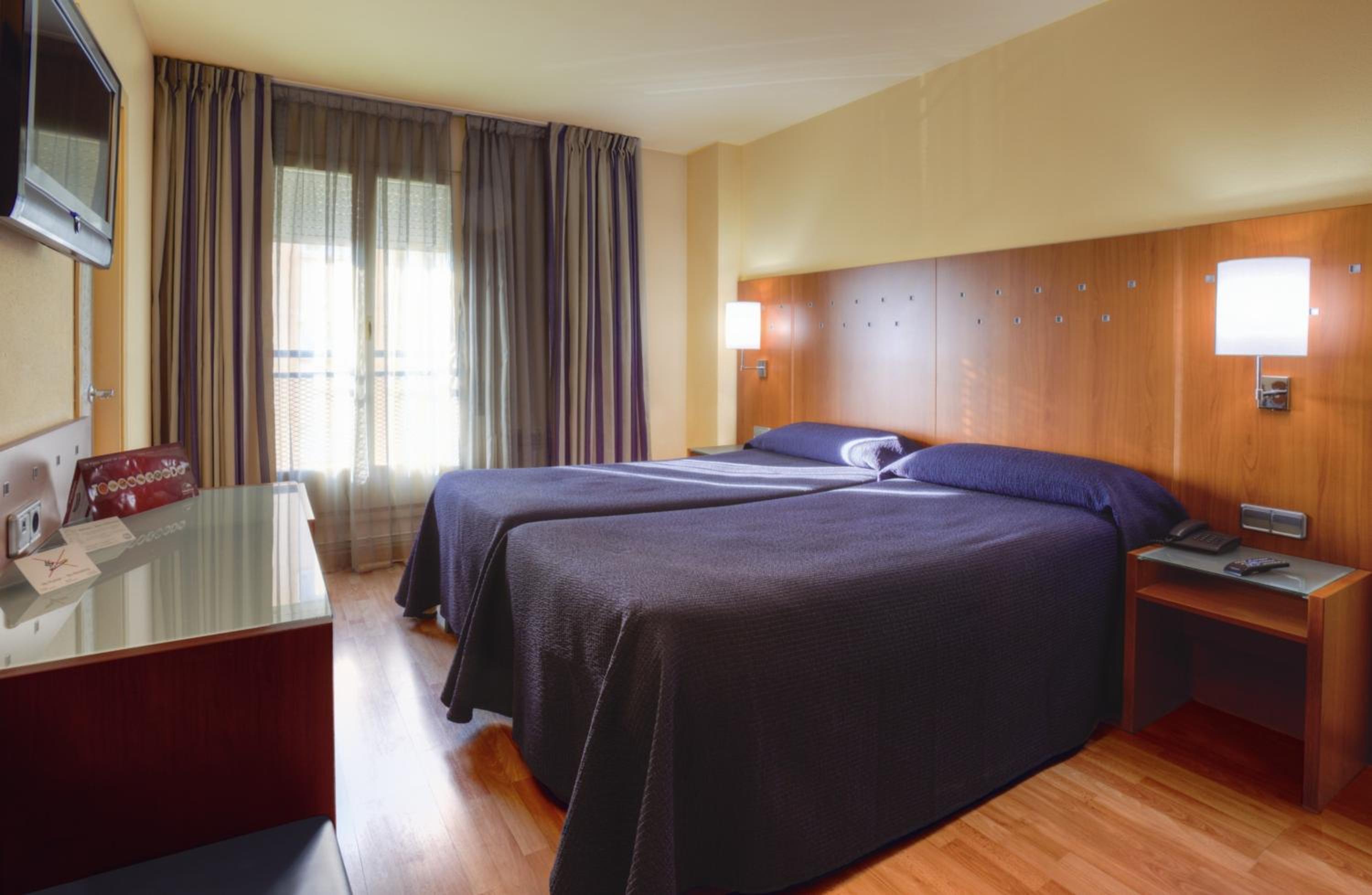 Double or Twin Room - Photo 3